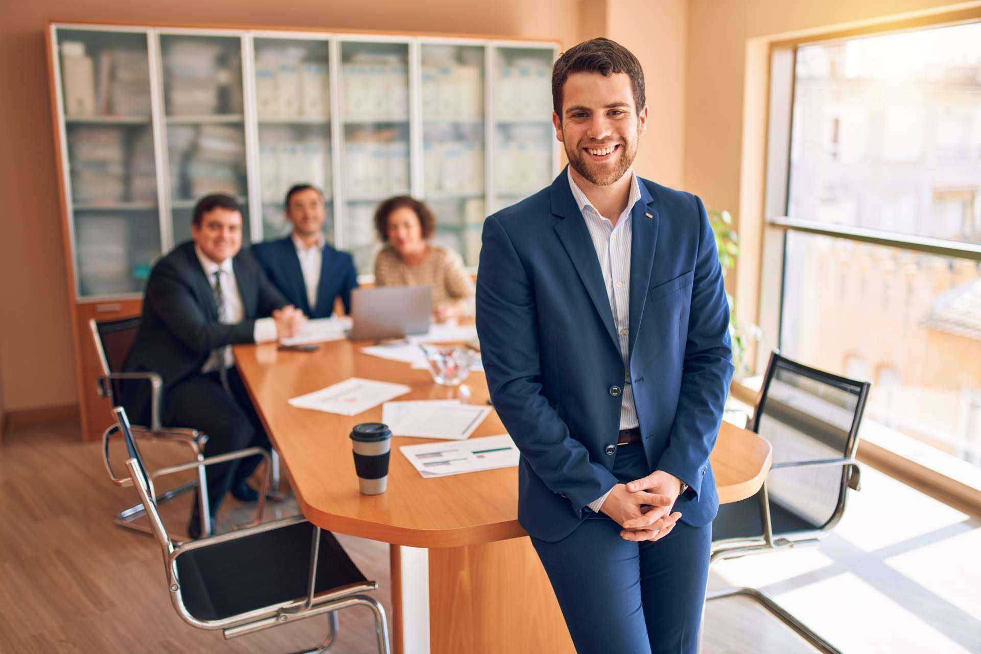 Ackermann & Schwartz se presenta como firma de abogados especializada en asesorar a clientes acerca de aspectos legales de sus negocios y necesidades