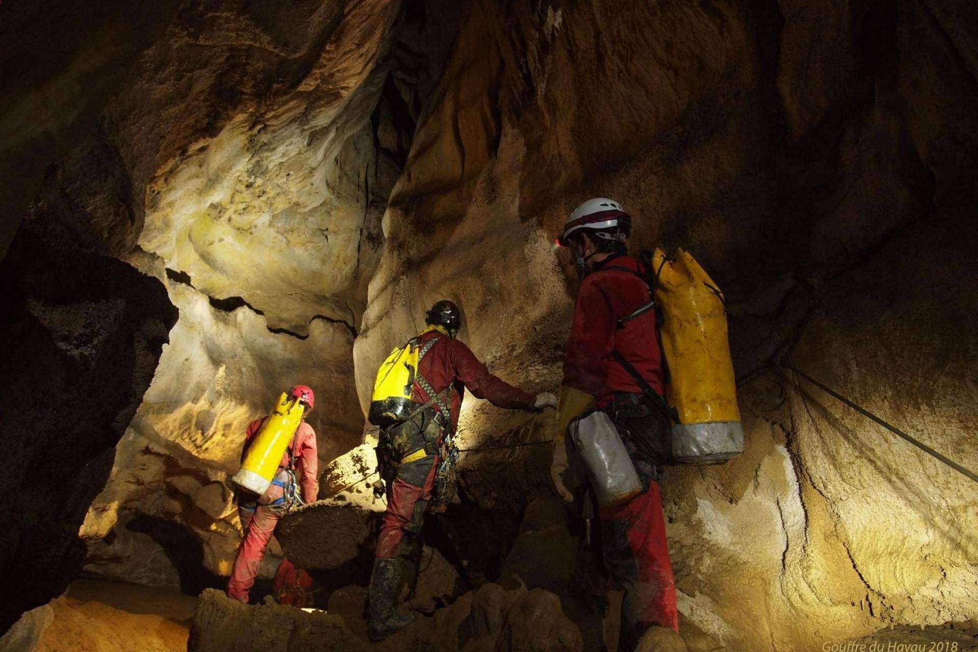 La espeleología, vivir la esencia de la aventura de la mano de Vertical Challenge