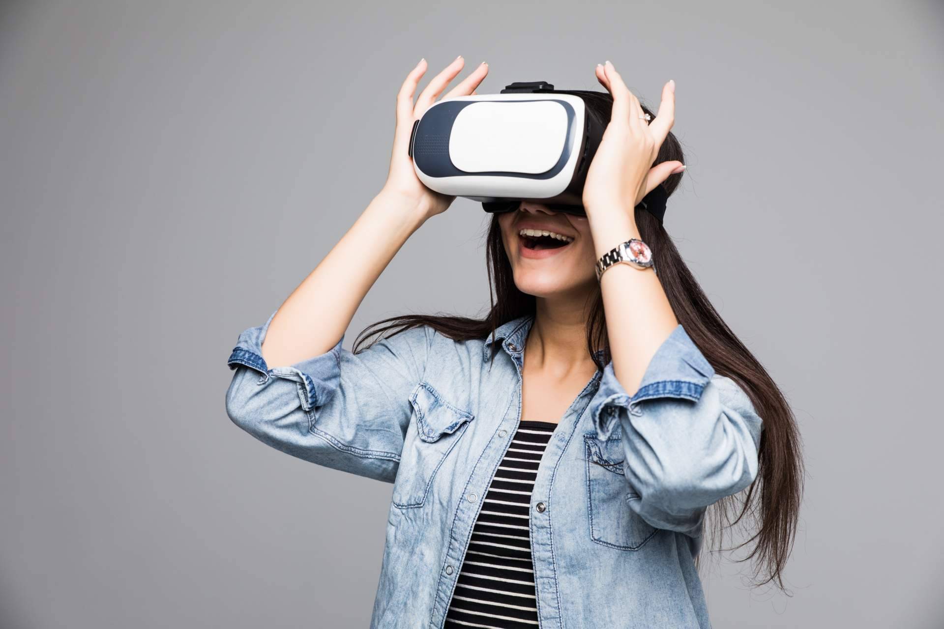 Cano & Pujol presenta unas gafas de realidad virtual para conocer una vivienda sin visitarla