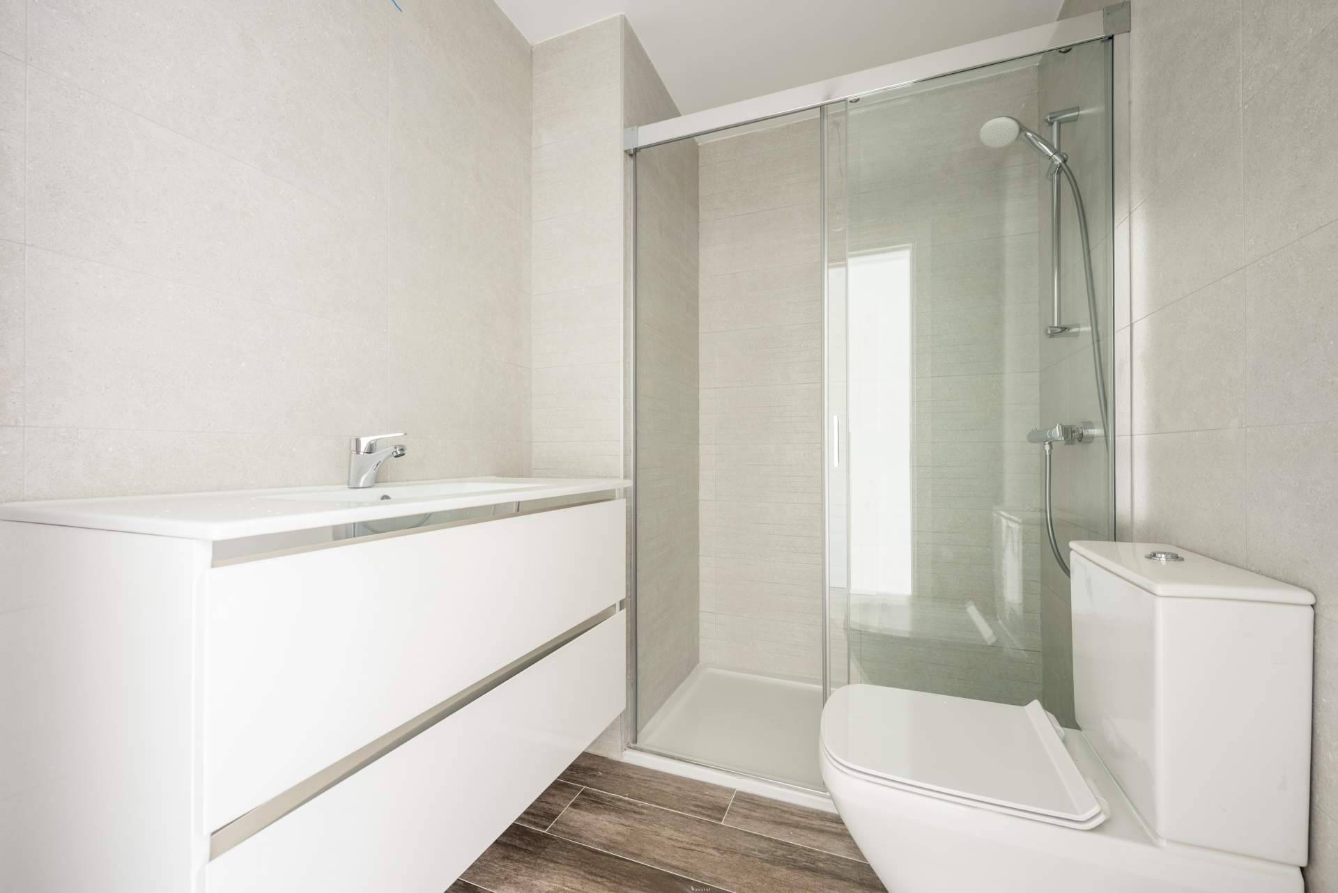 Beneficios de instalar un plato de ducha en lugar de una bañera