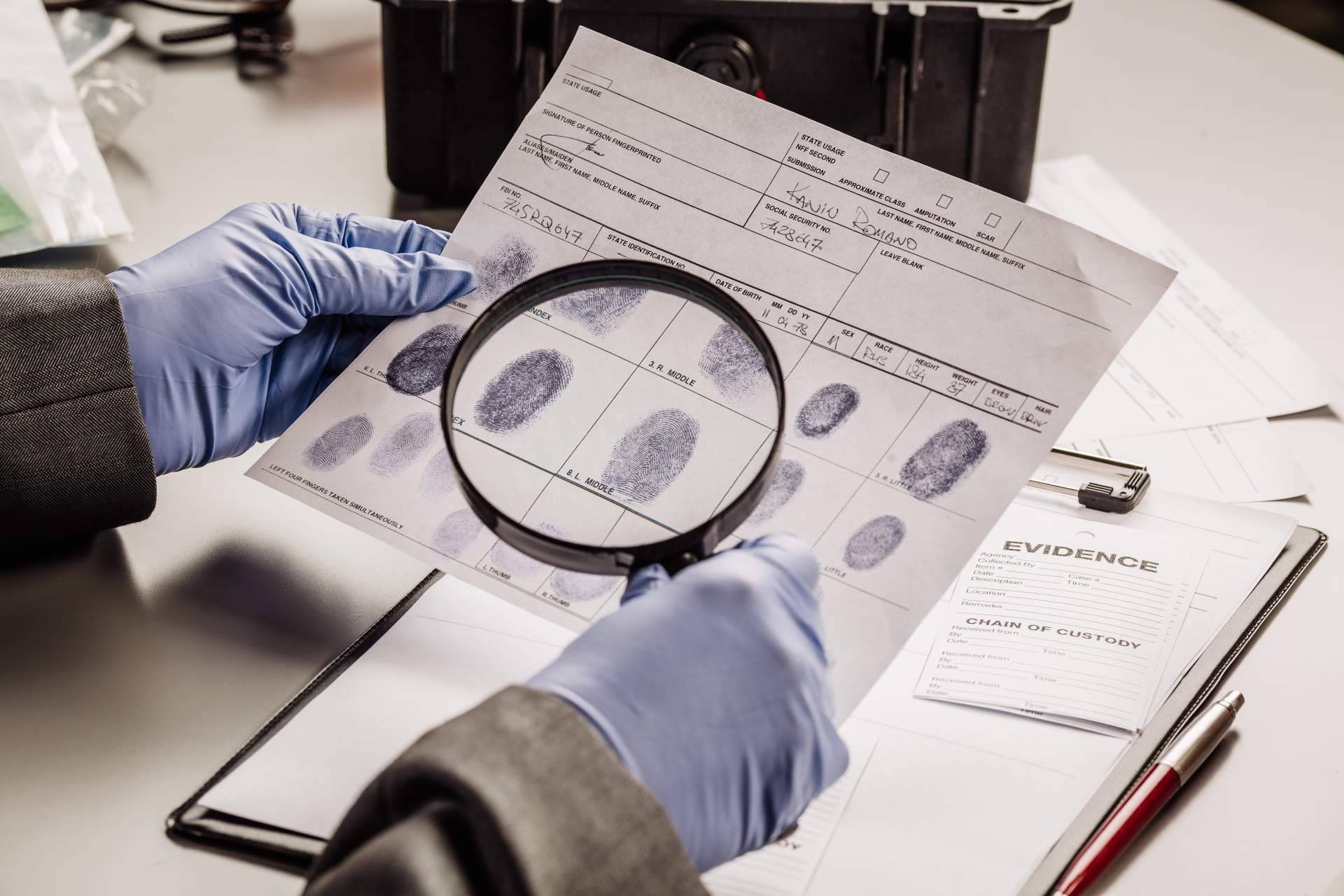 ¿Qué es y qué hace el perito criminalista?, según Peritajes y Mediación