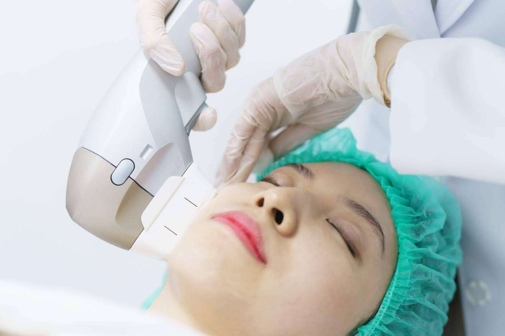 Rejuvenecer la piel con métodos no invasivos a través del HIFU facial y corporal de Rambla 6