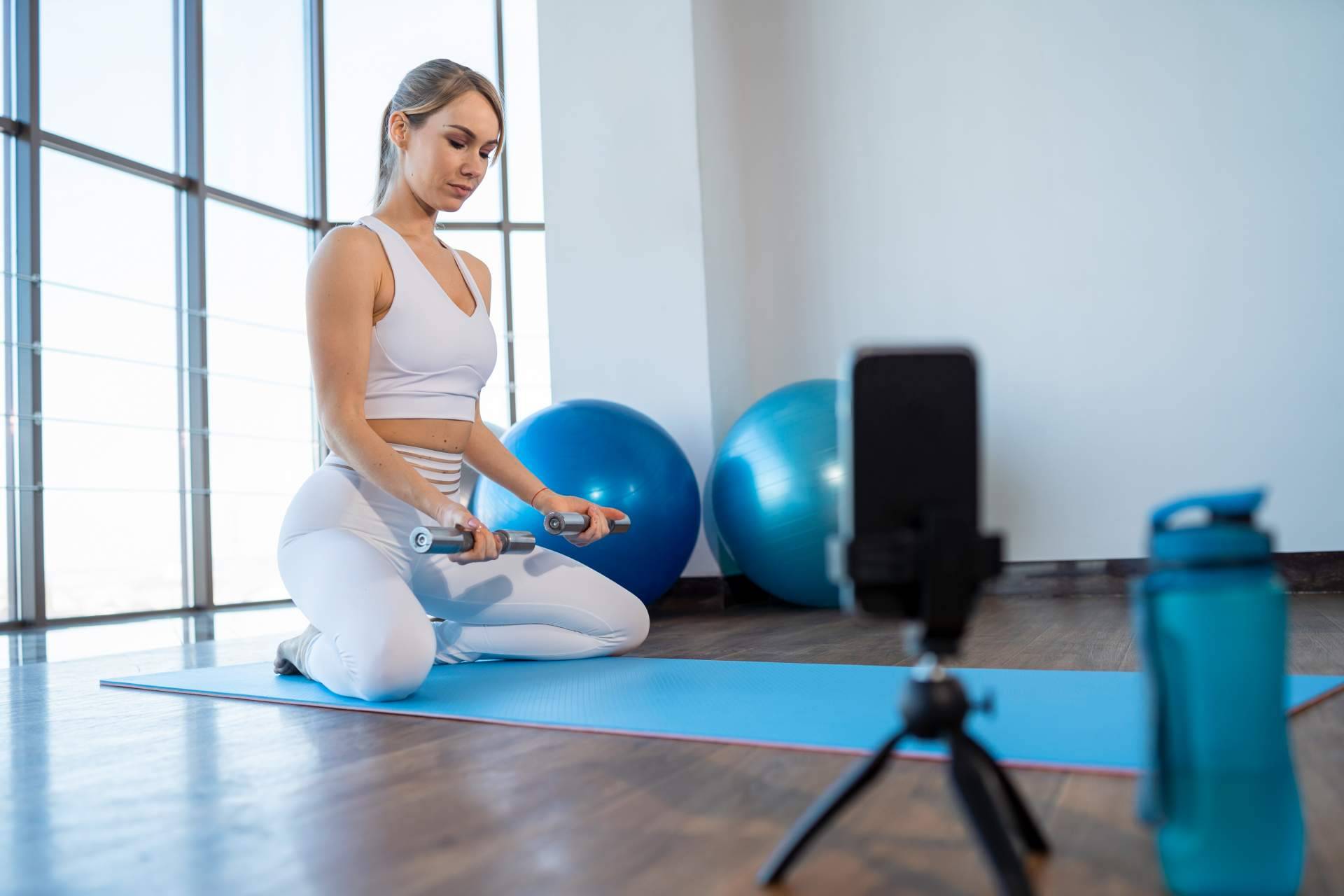 Entrenar fuerza desde casa de una forma divertida