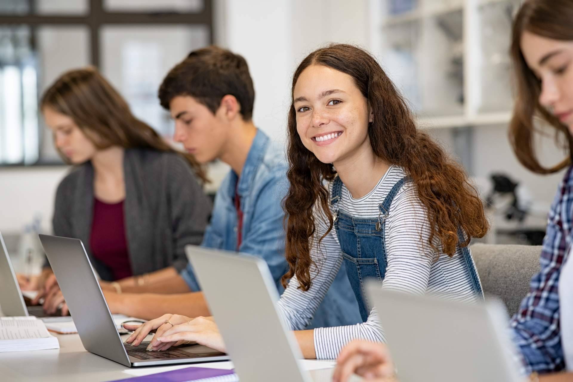 Realizar una tesis cuantitativa y cualitativa de la mano de Ayuda Universitaria