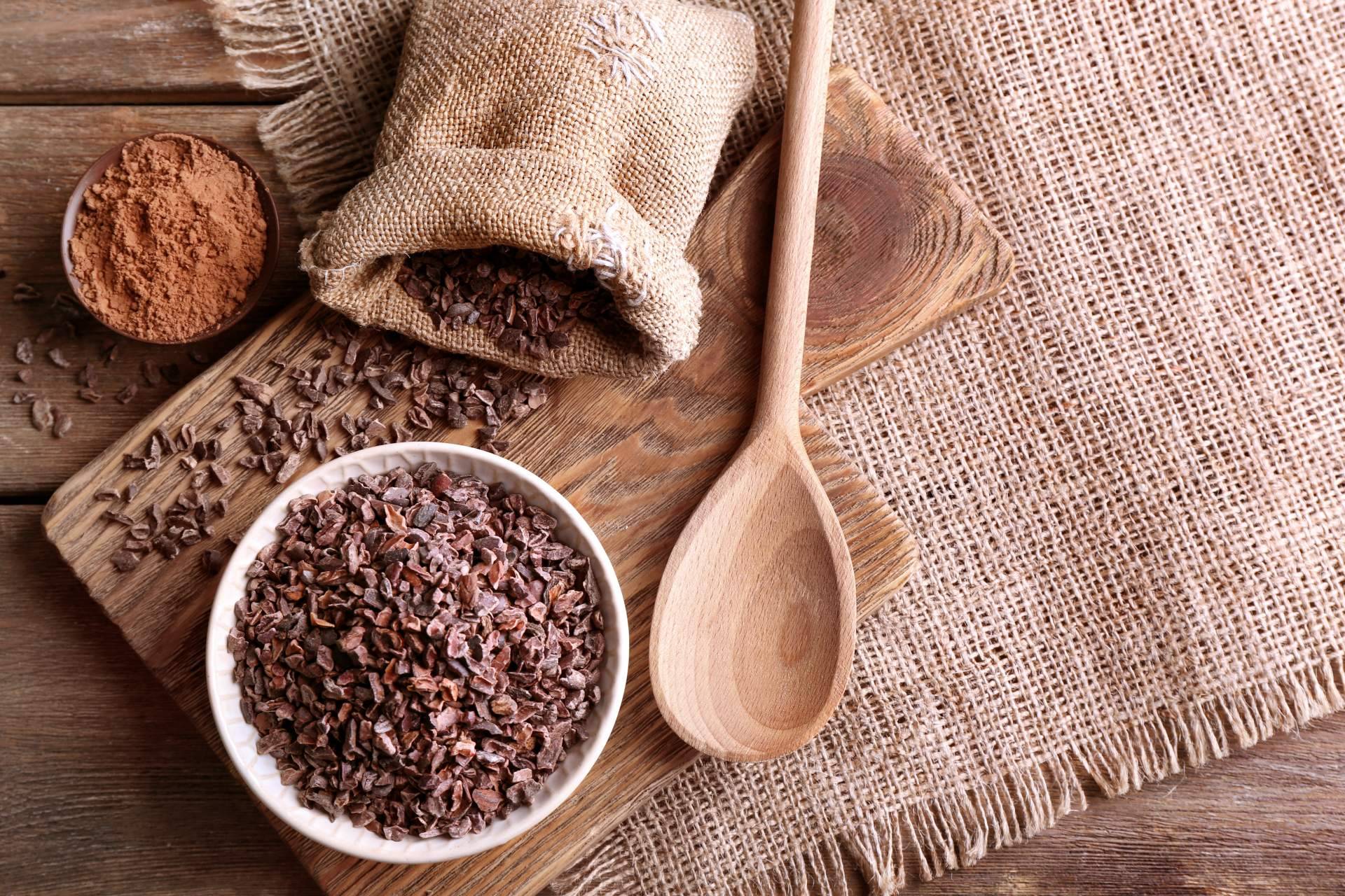 Mediterranean Superfoods presenta sus nibs de cacao con chocolate, un snack saludable y delicioso para cualquier momento del día