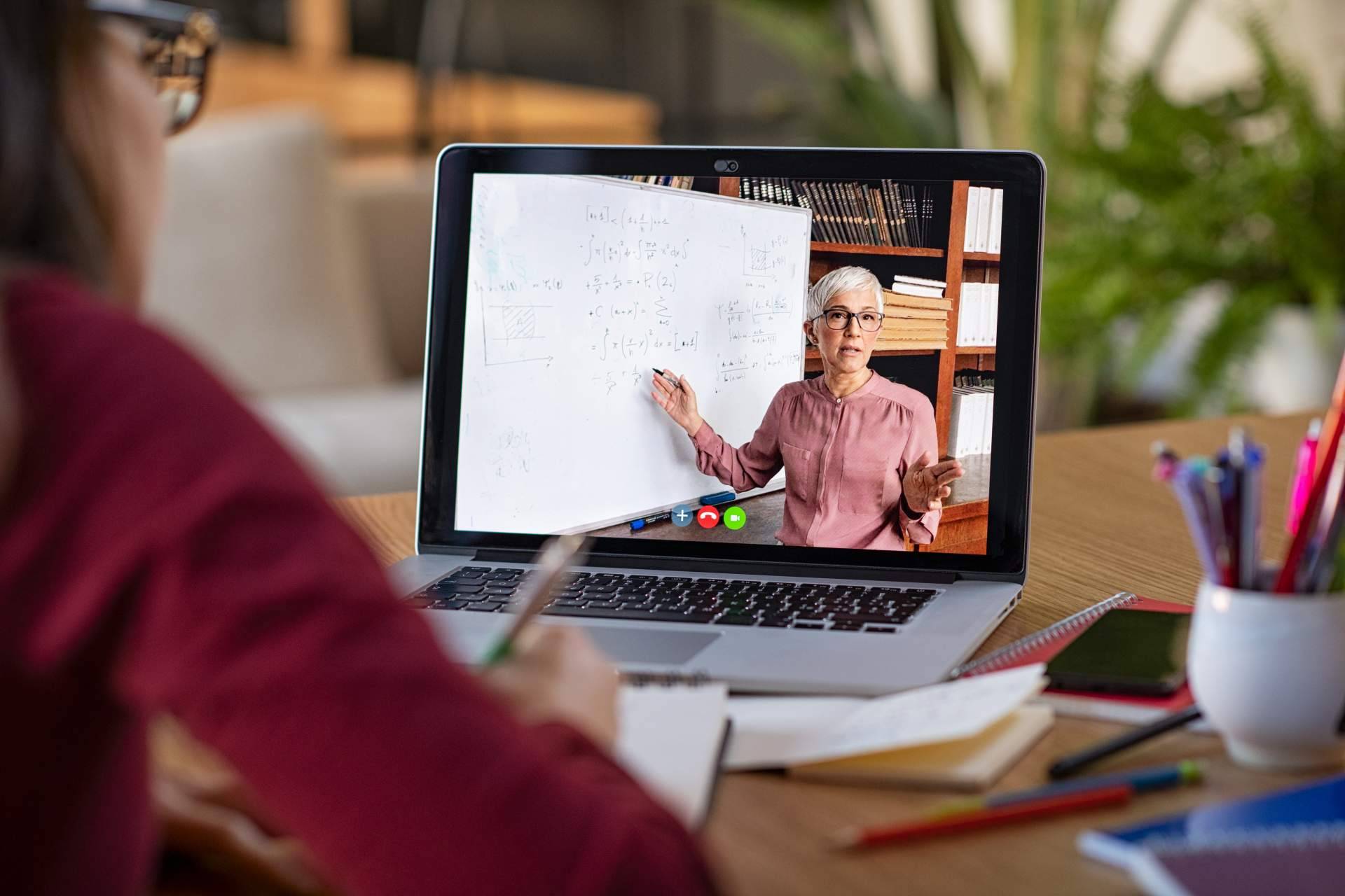Learn Hot English ayuda a las empresas a adaptarse en el mercado actualizado actual