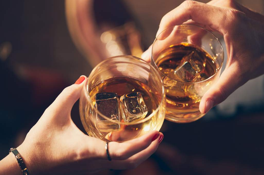 Tú Pones el Vaso: el Whisky Dimple se convierte en una de las bebidas más buscadas en Internet durante el año 2020