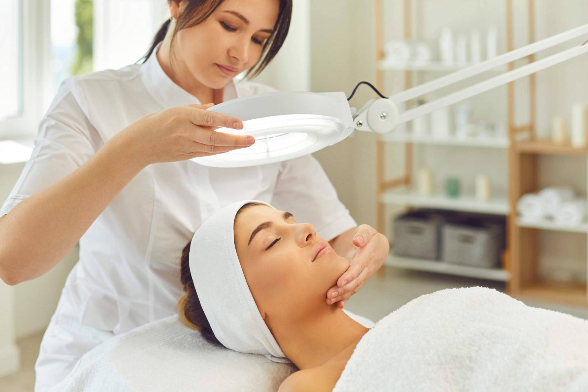 Máquina Hydrafacial para tratamientos faciales no invasivos, por Comercial Estética