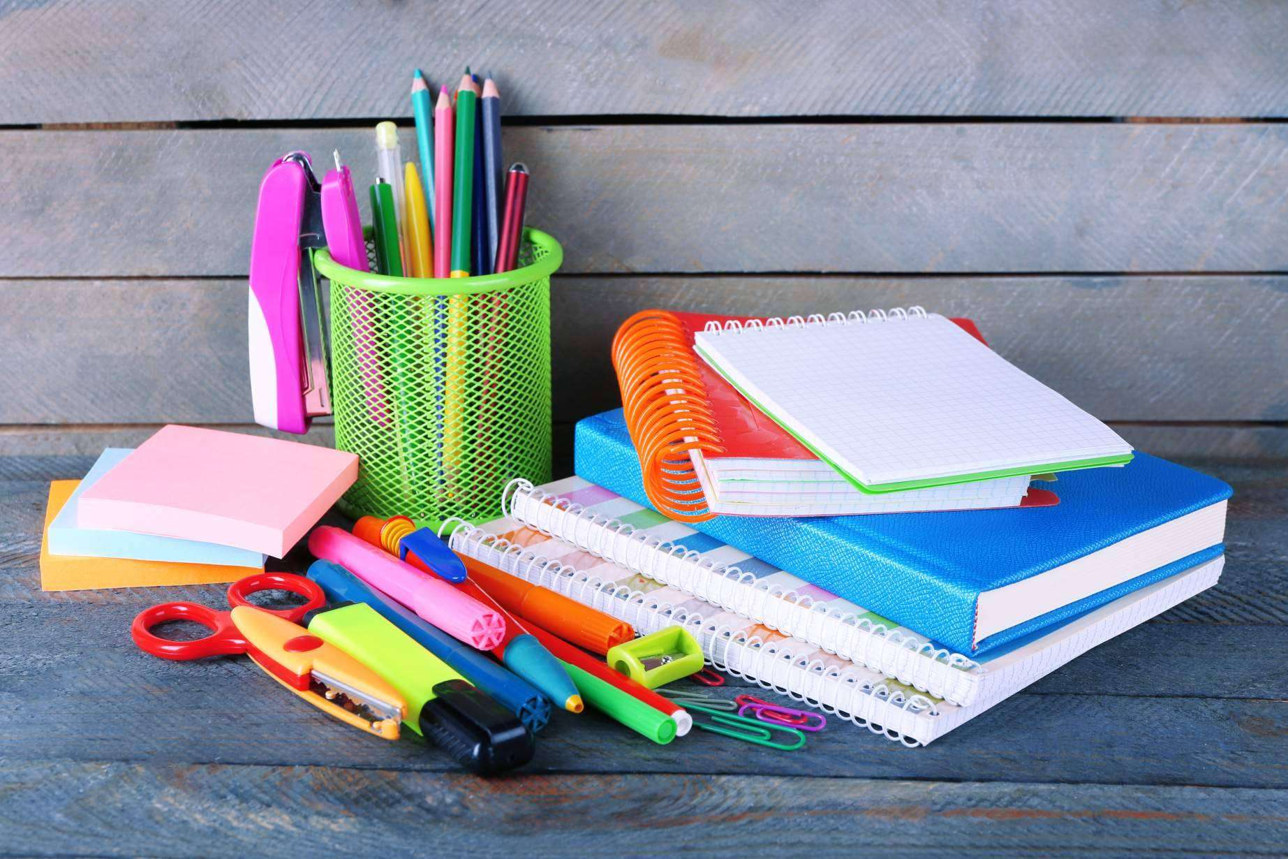 Materialescolar.es ofrece todos los productos de papelería para opositores