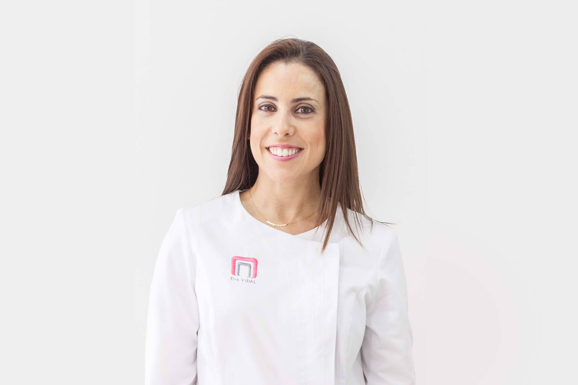 La especialista en estética dental Paula Vidal presenta su libro Mímame la boca para el cuidado de la salud bucodental desde los 0 a los 18 años