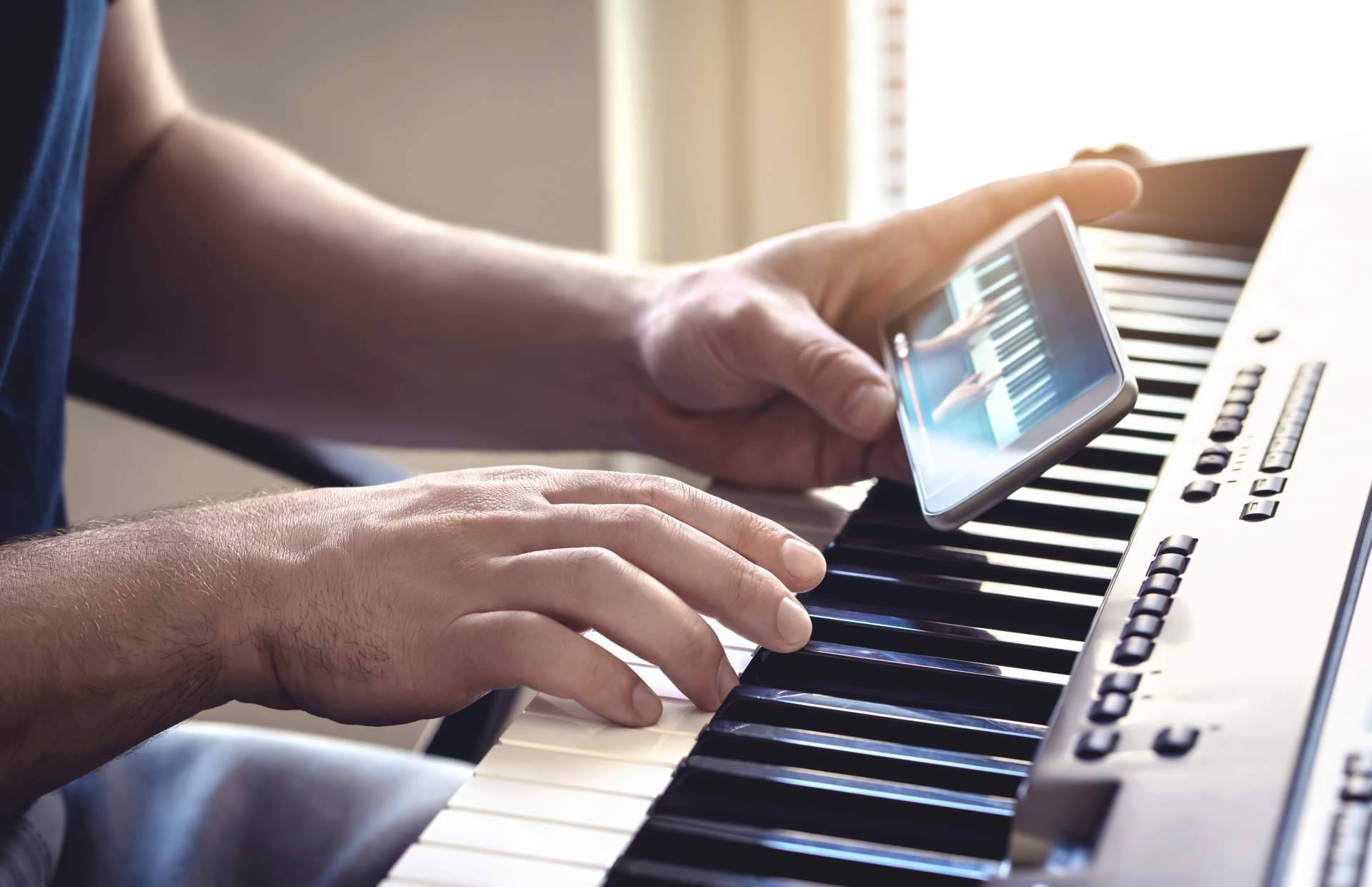 Escuela de Música Erizo imparte clases de piano online para todas las edades
