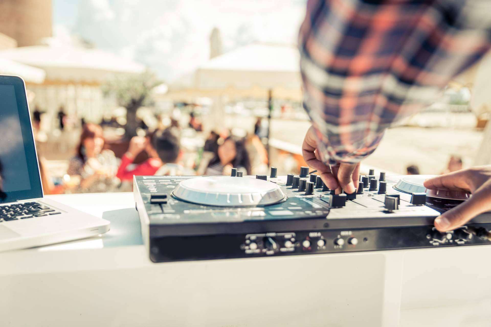 La trayectoria musical del DJ para eventos DJ Paco Gomez
