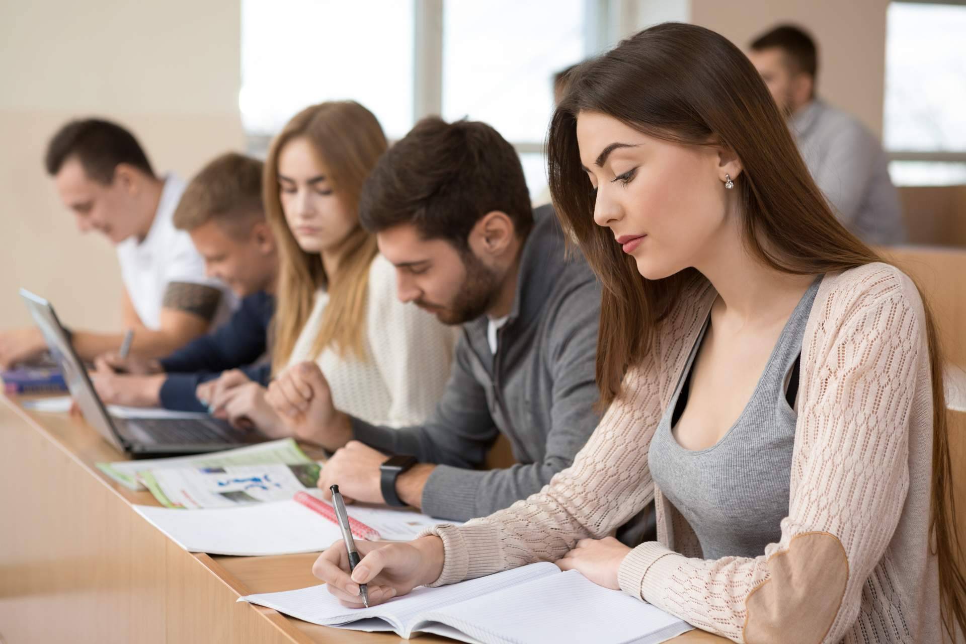 Las asesorías que ofrece Estudia Seguro para estudiantes extranjeros en España