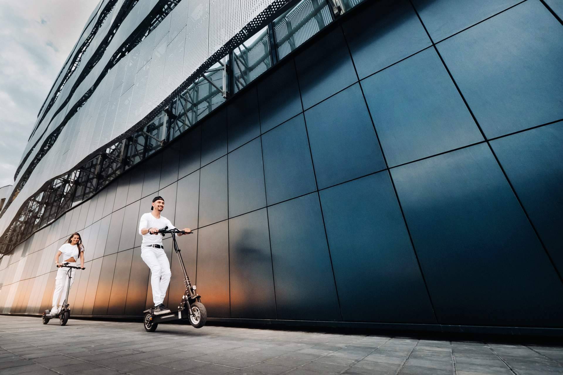 ¿Por qué alquilar un patinete eléctrico en LYNX Barcelona?
