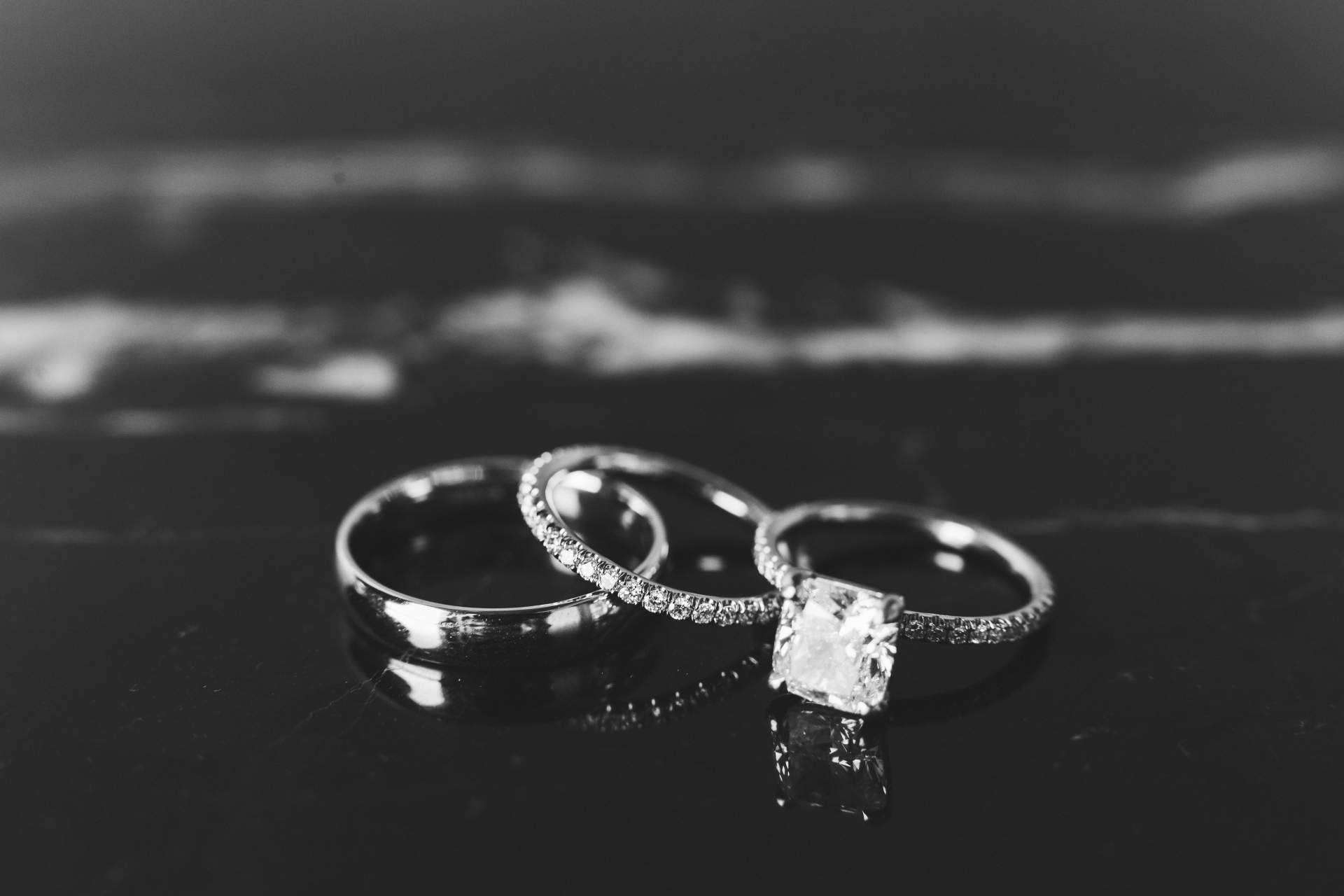 Los anillos de compromiso de oro blanco de la joyería El Rubí se convierten en tendencia