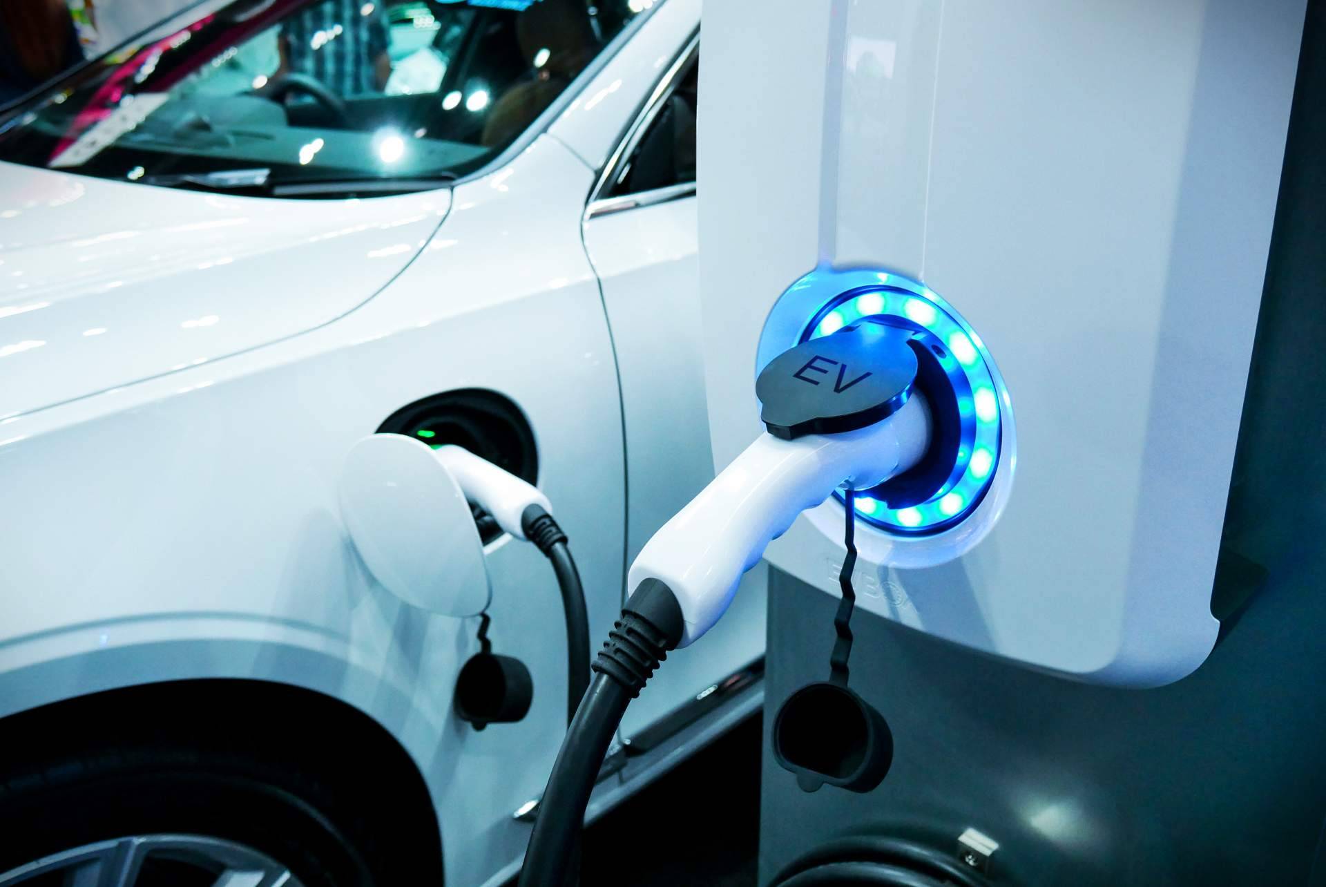 Puntos de recarga para vehículos eléctricos en aparcamientos con más de 20 plazas
