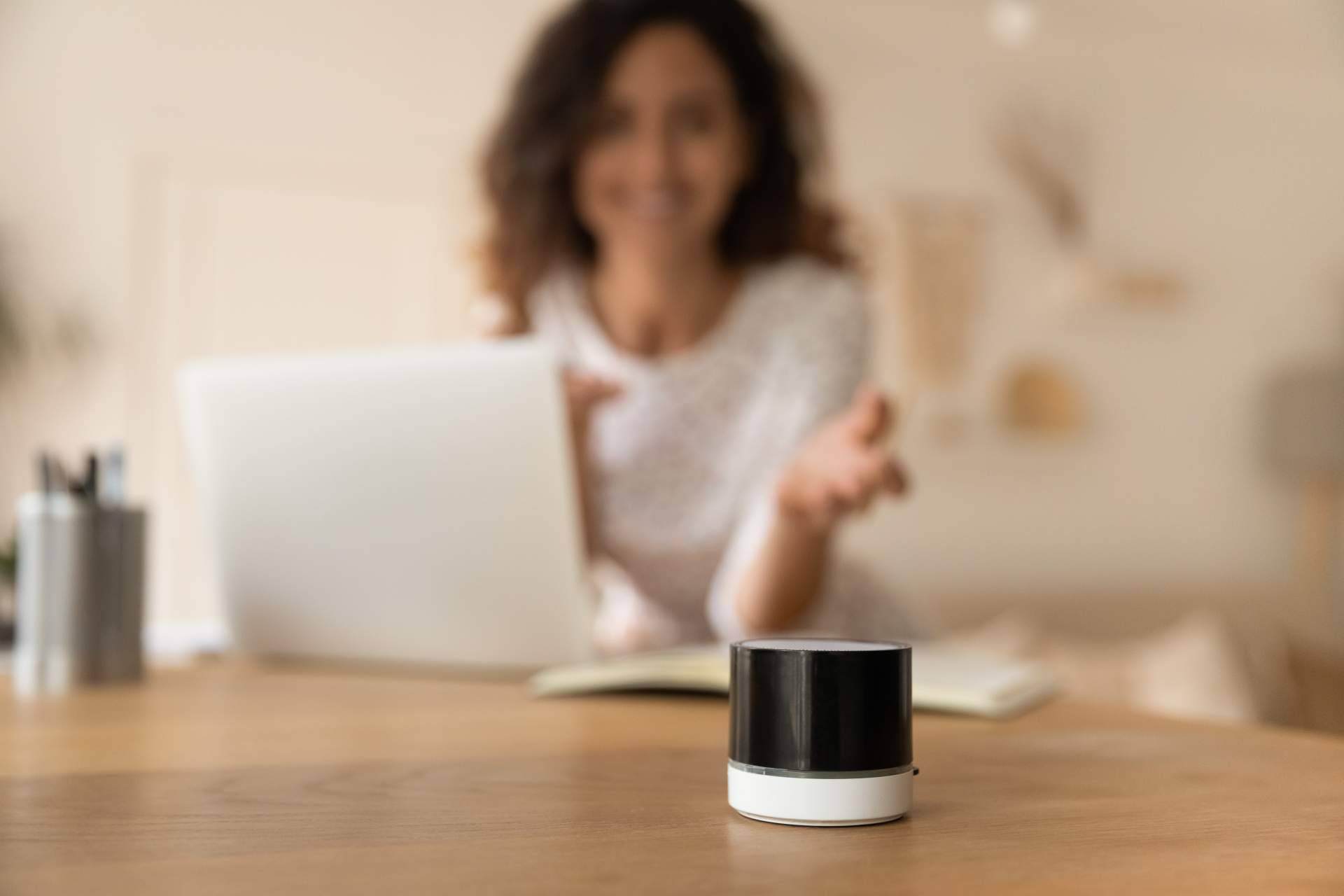 Los beneficios de escoger un traductor de voz inteligente en Traductor.one