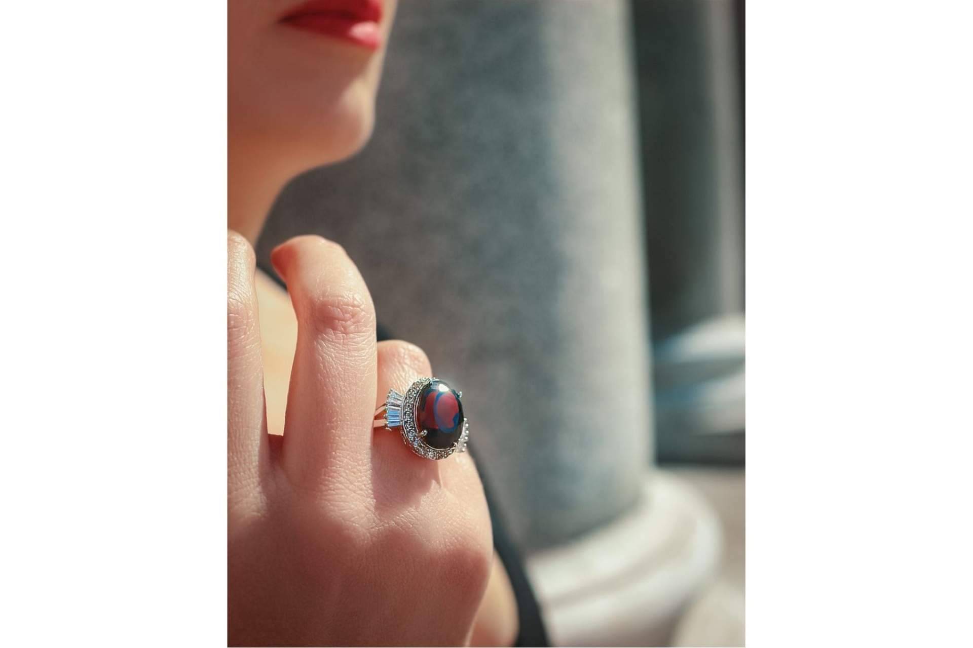 The Soft Cheek: diseños únicos de piedras preciosas con gemas brillantes