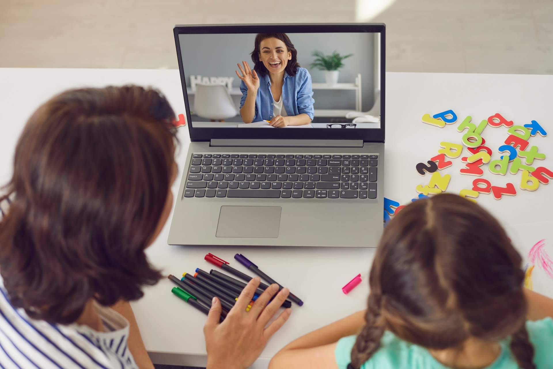 Clases mixtas en las academias, presenciales y videoconferencia