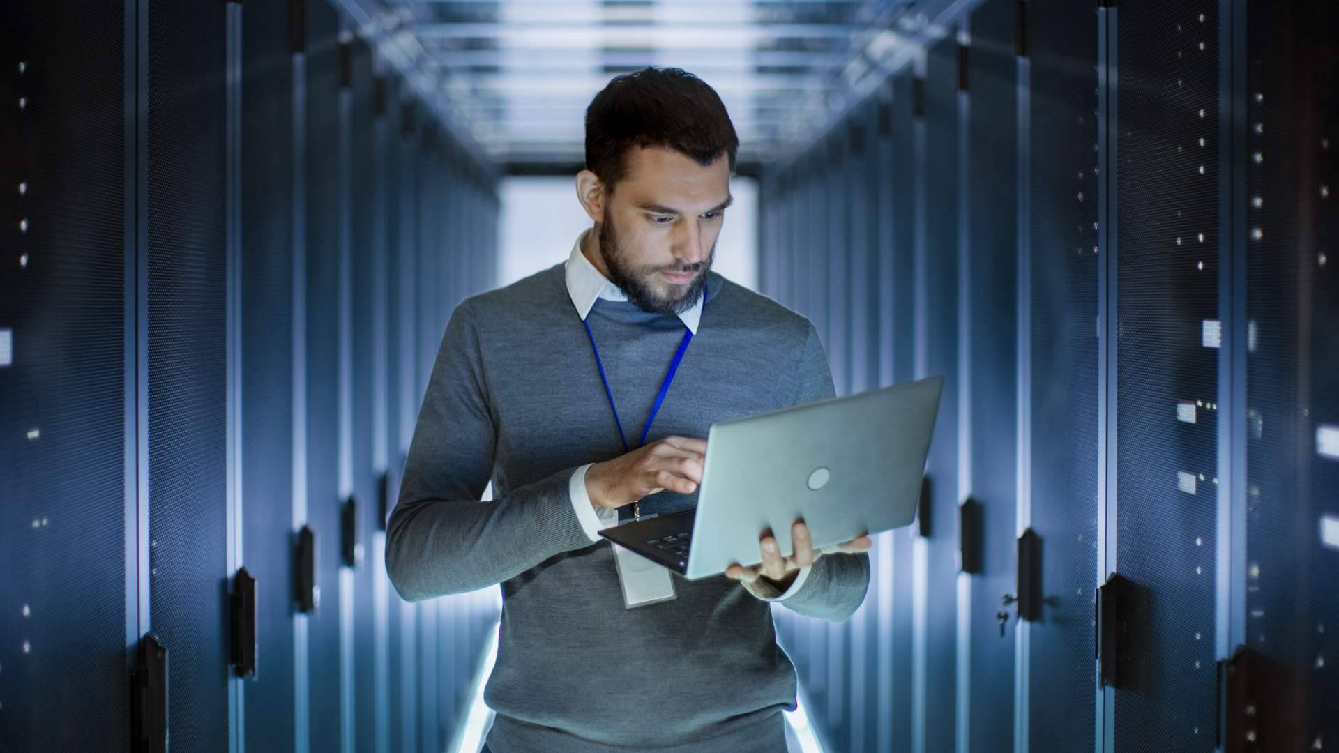 Línea de mantenimiento informático para empresas, por Sosmatic