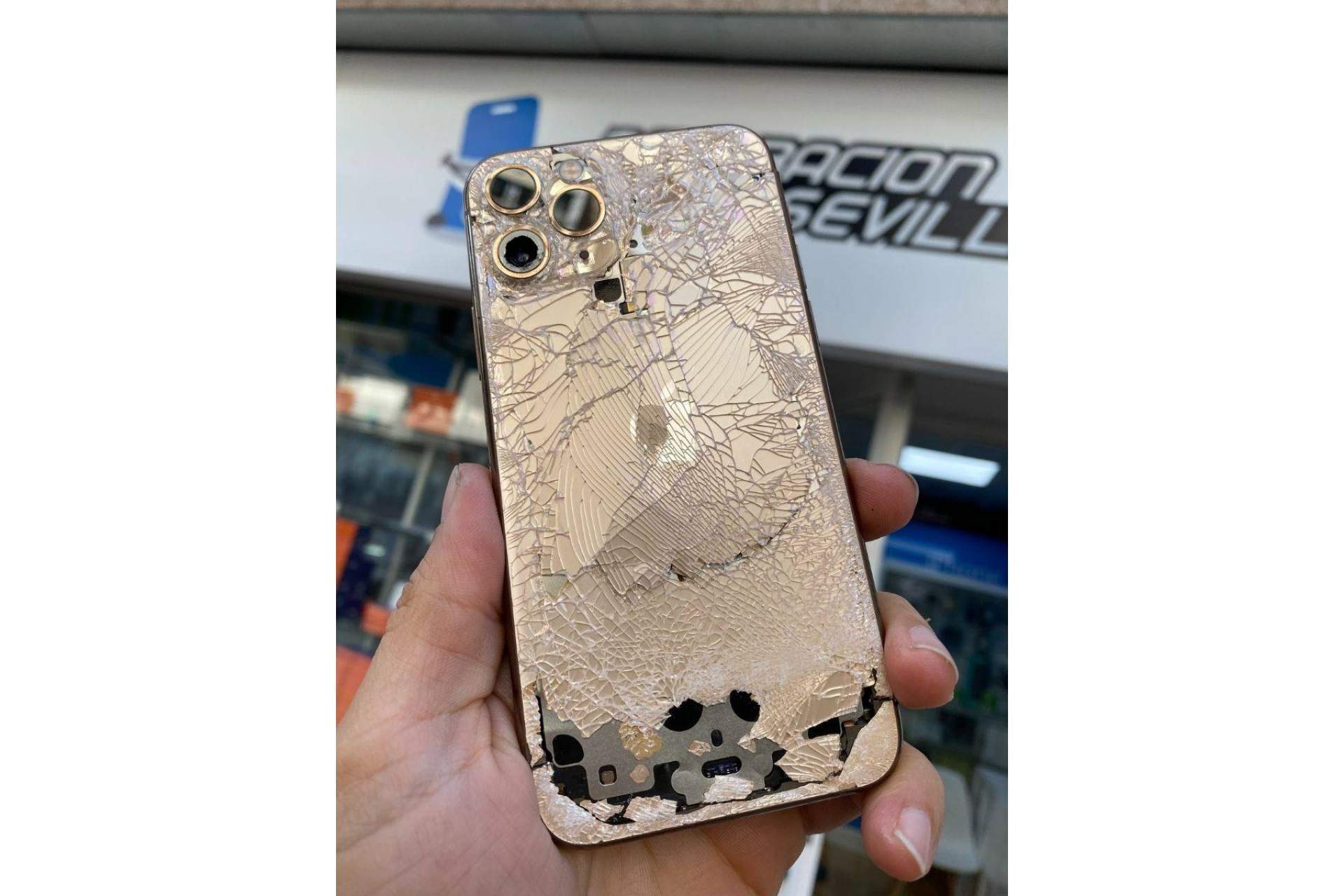 Reparar la batería del iPhone para alargar su vida útil de la mano de Reparación iPhone Sevilla