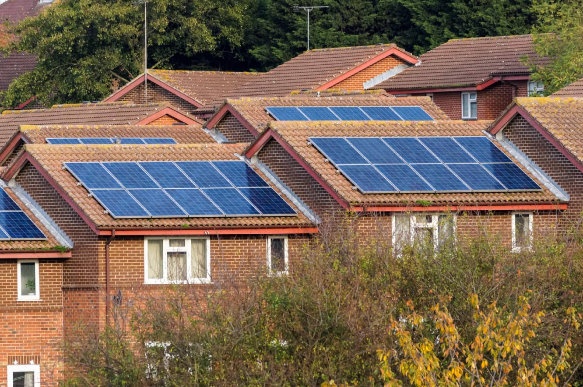 Beneficios de tener autoconsumo fotovoltaico, con Geesol