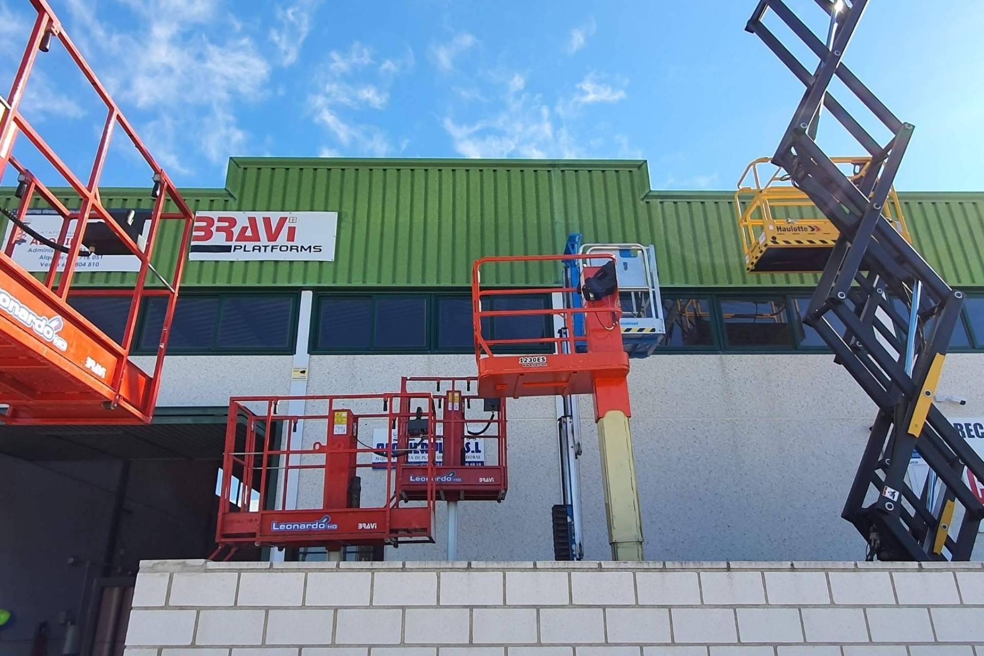 ALQUILAPLAT: los beneficios de contar con una plataforma elevadora propia
