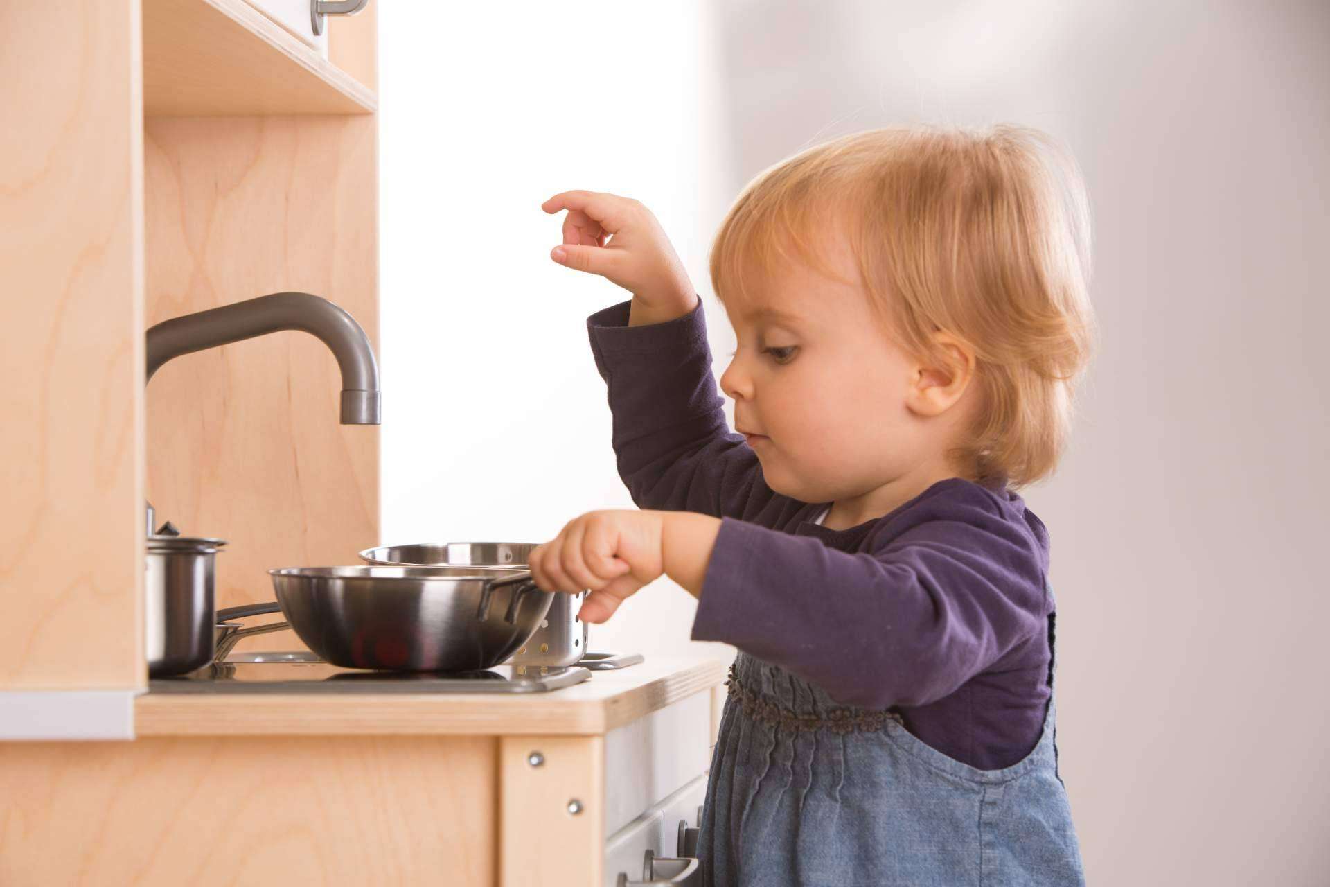 Juguetes de madera de exterior seguros para niños felices: Rosa Roca