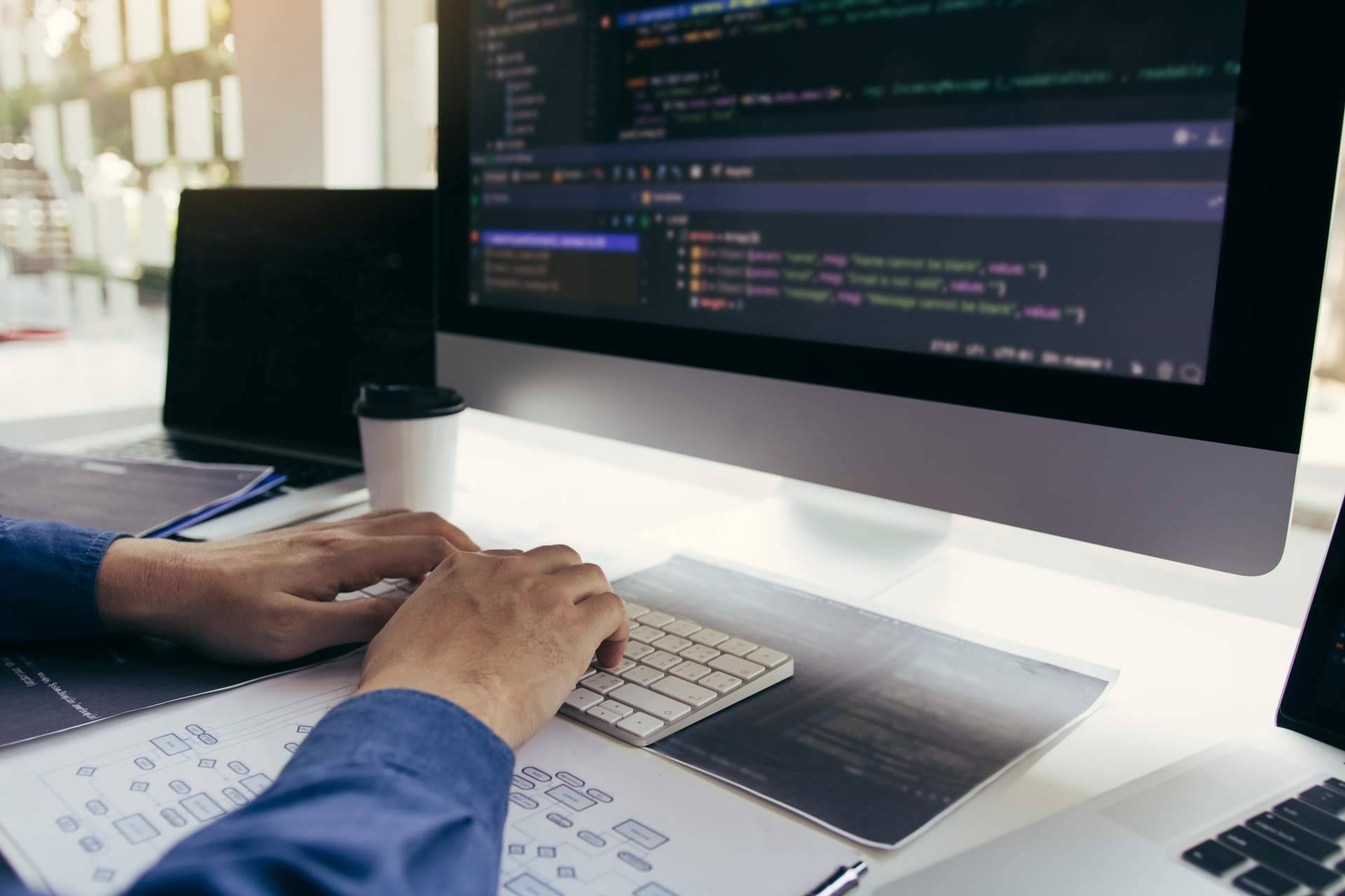 Destaca se encarga de gestionar el mantenimiento web de negocios digitales