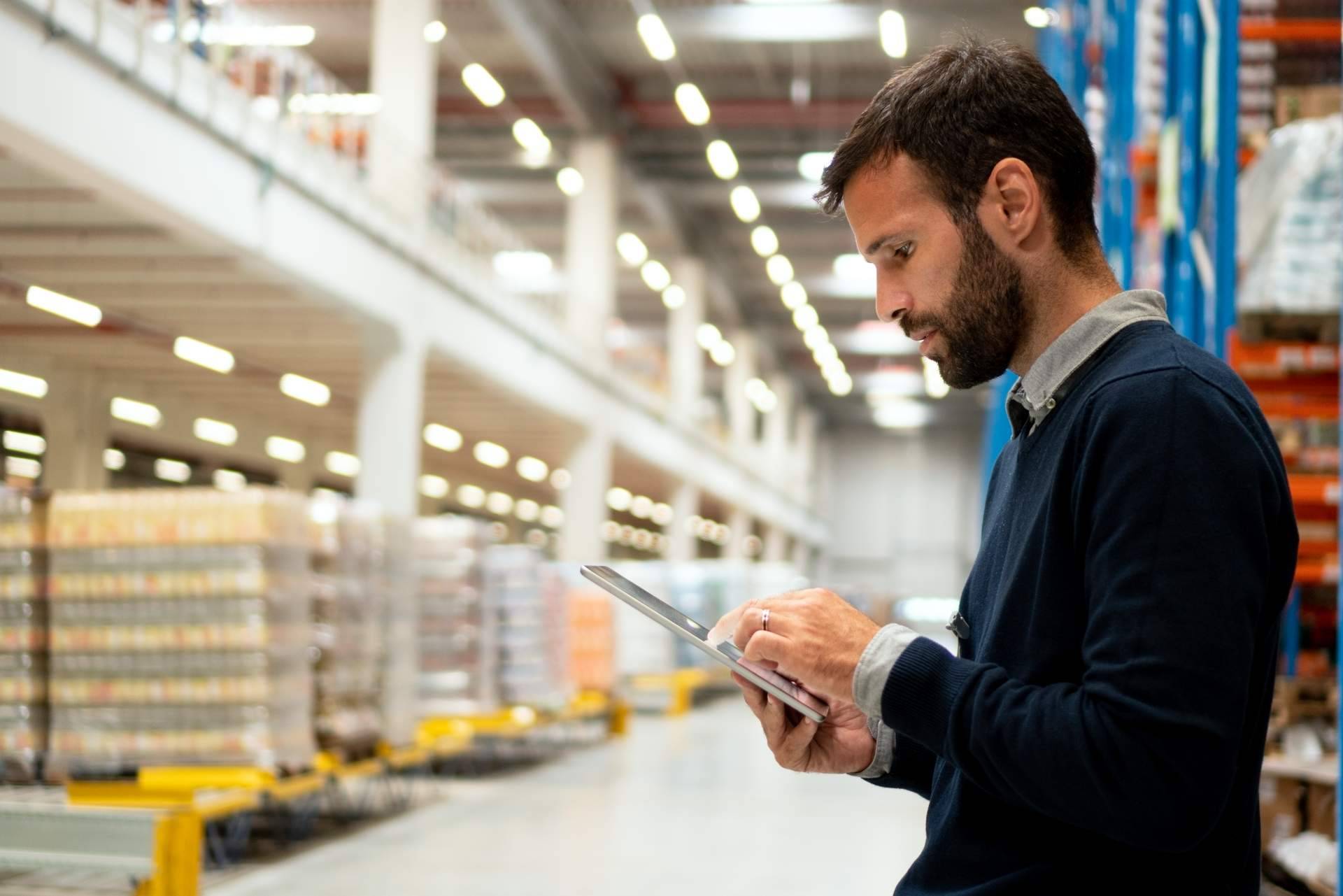 Gestionar todos los almacenes desde el mismo sistema con el software ERP de EV4