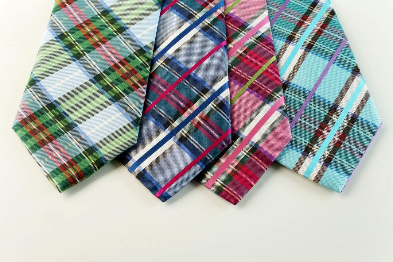 La corbata de cuadros escoceses Grupo Josvil: los complementos de alta calidad para hombre fabricados en España