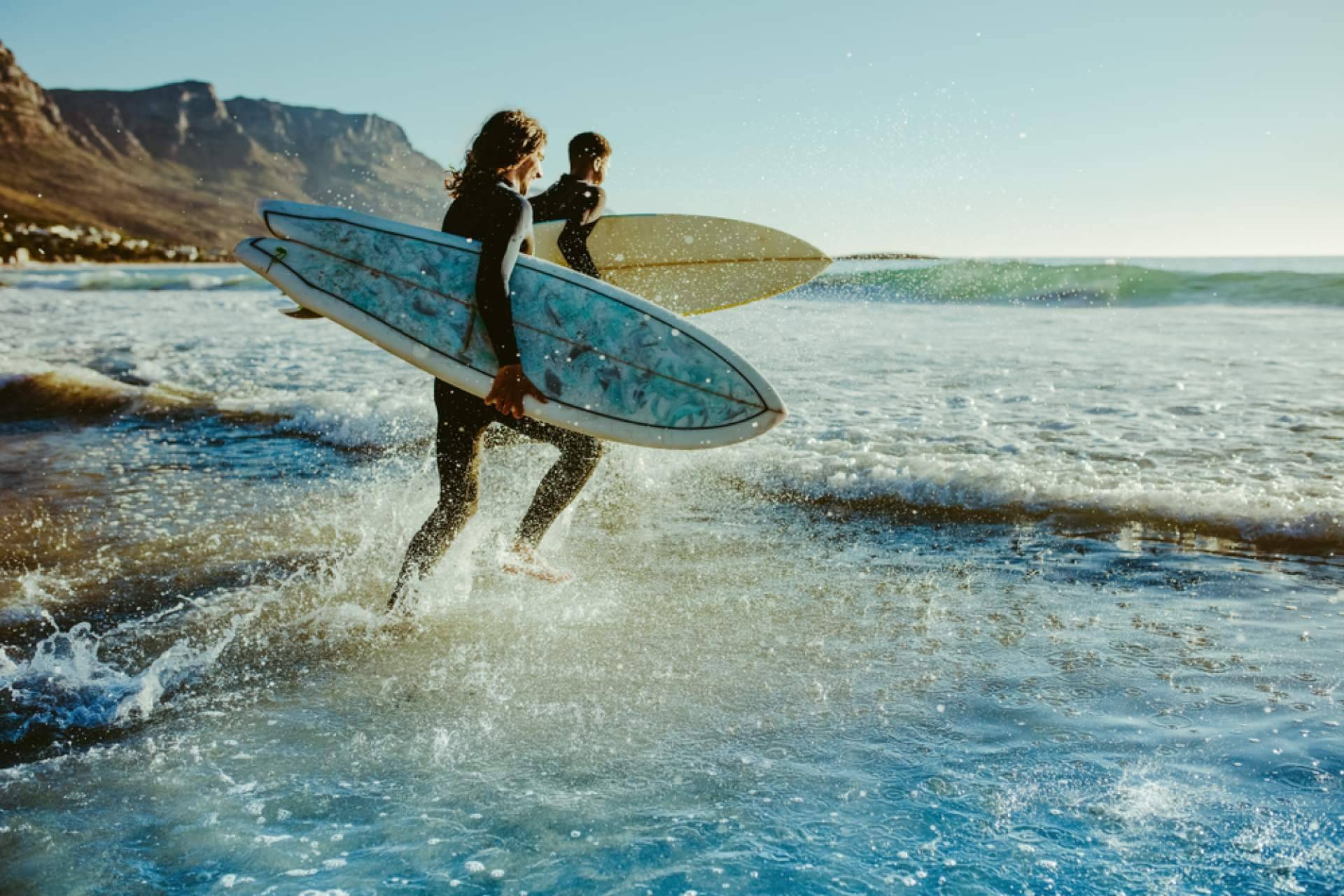 El acompañamiento en el surf para mejorar el aprendizaje, con Poseidon Surf Academy