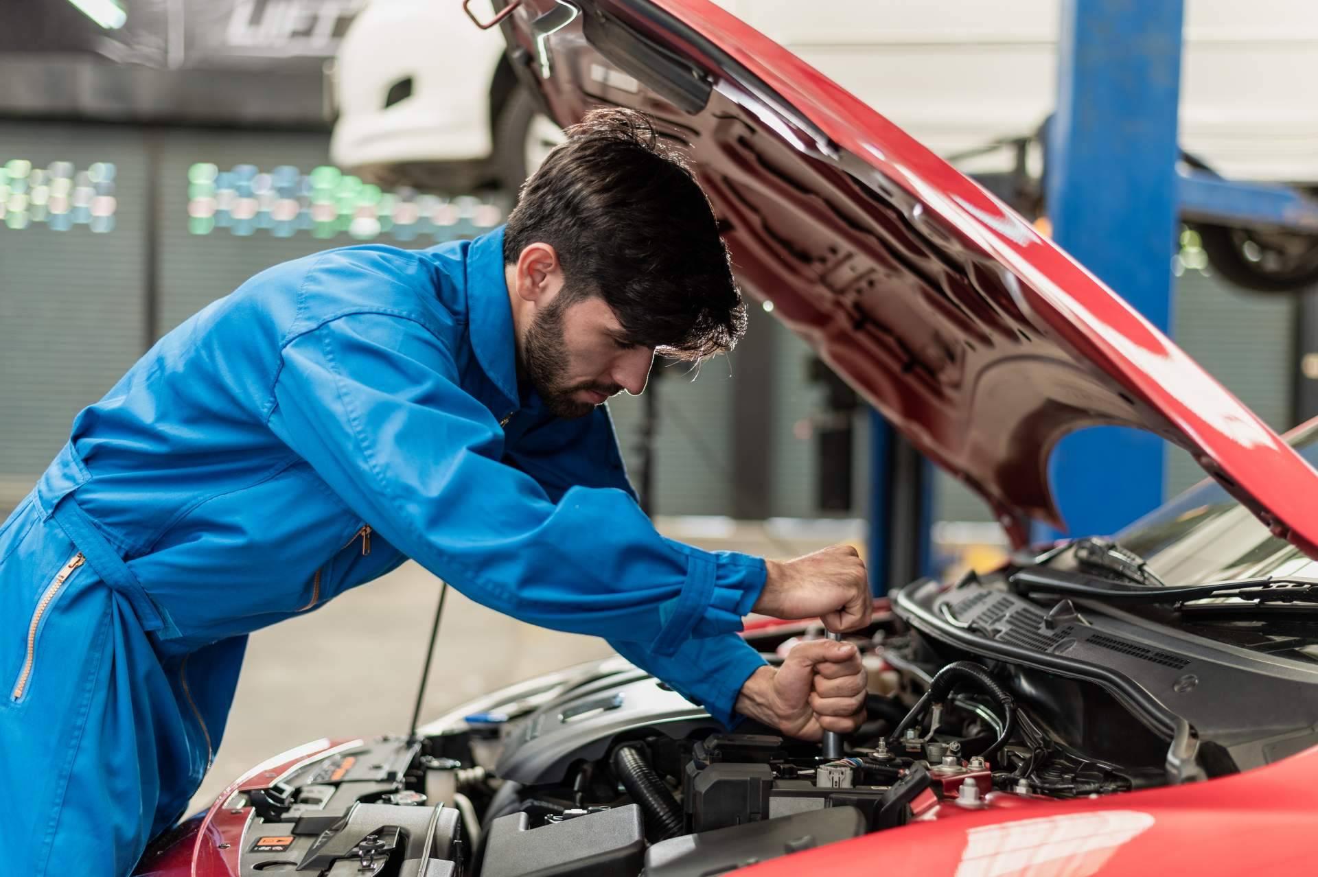 La importancia de realizar una revisión del coche antes de iniciar un viaje en vacaciones