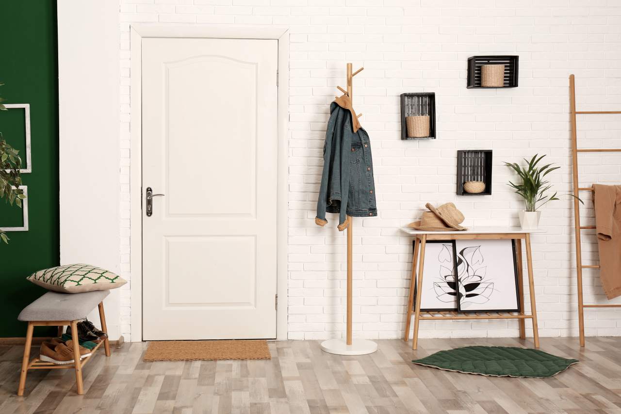 LosmaStudio: las puertas blancas de interior son una de las opciones más habituales en la decoración del hogar
