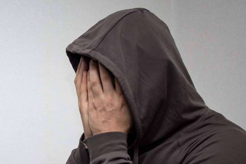 Cómo ayudar a una persona a dejar las adicciones