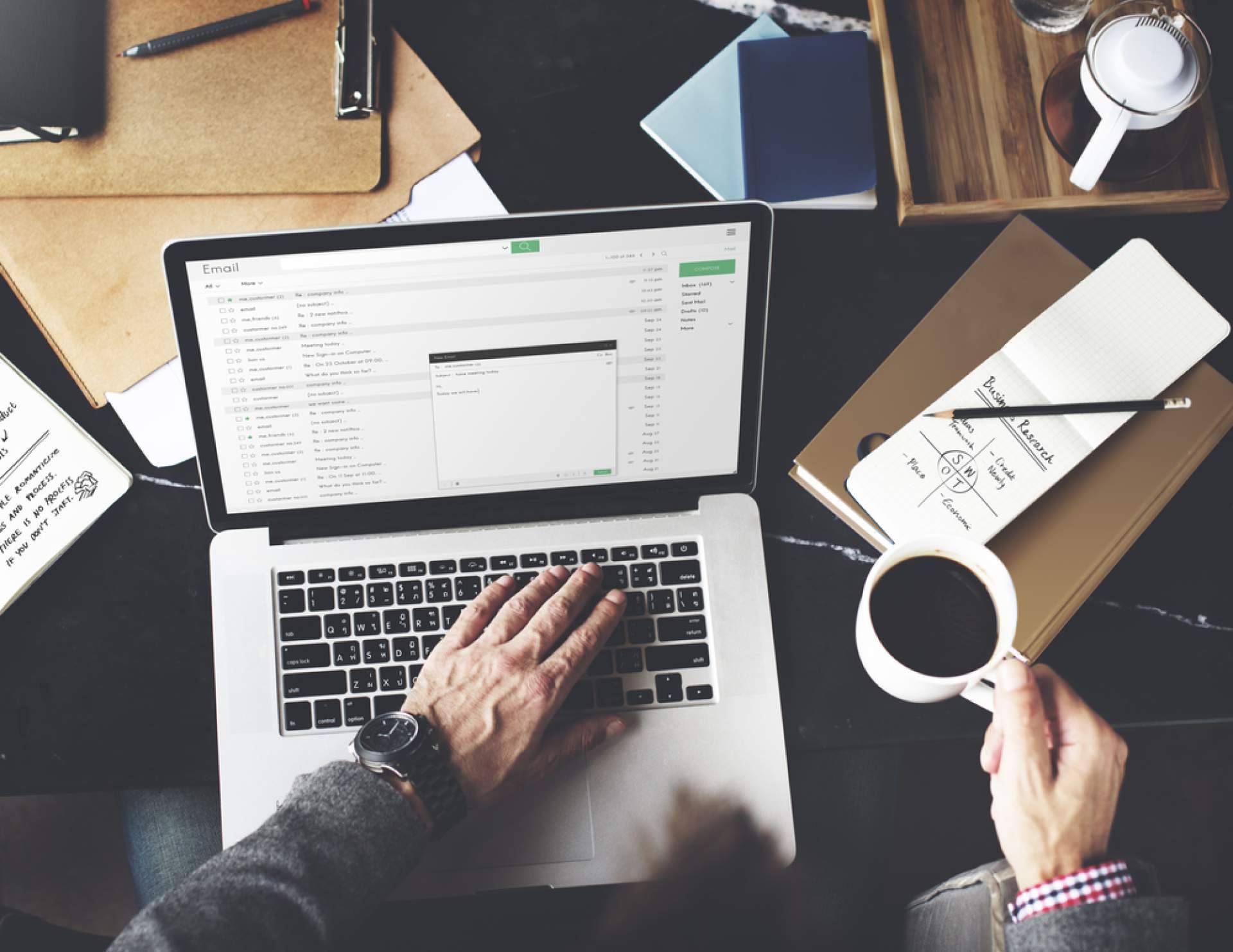Estrategias de email marketing, con Innovadeluxe