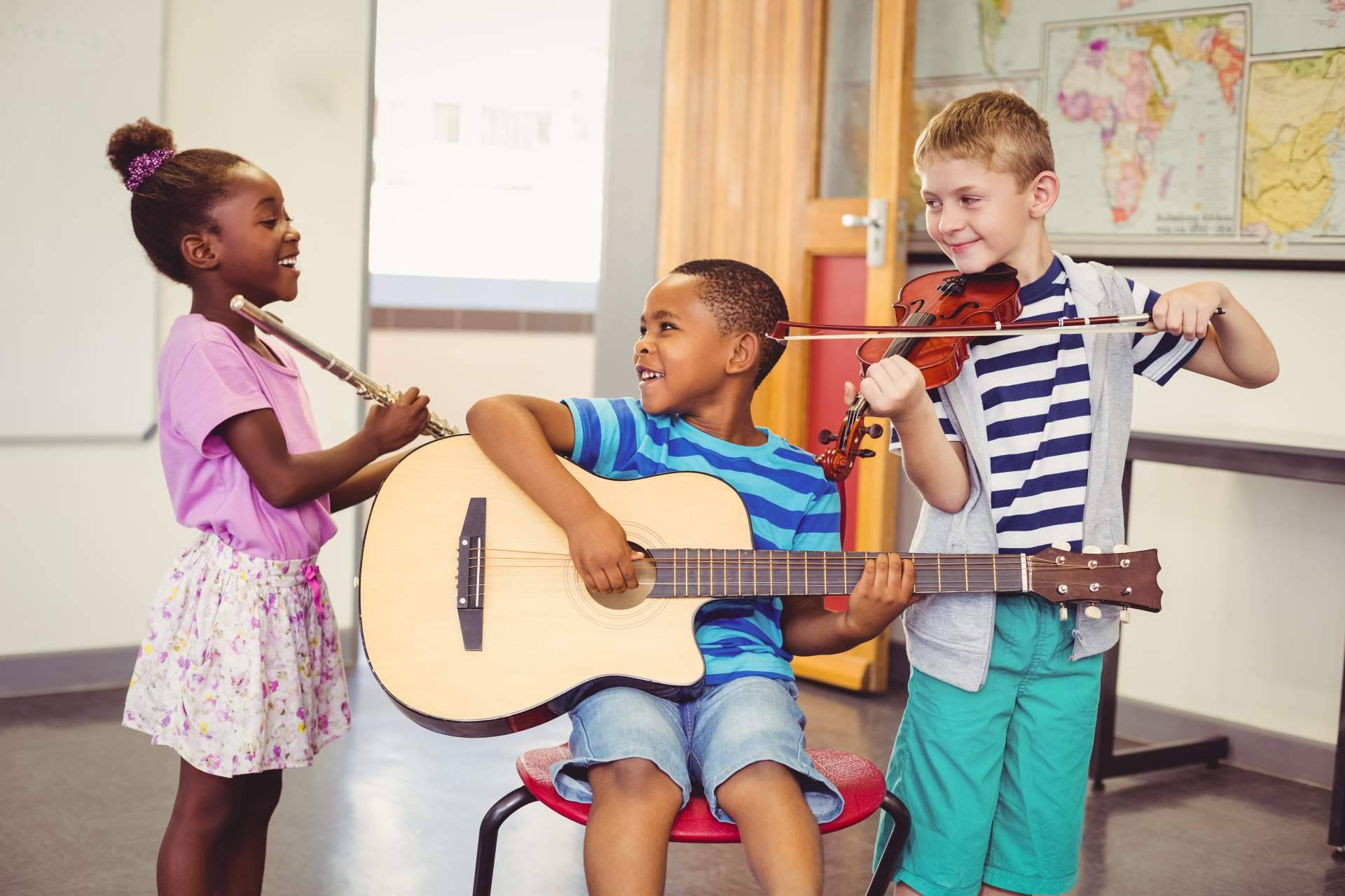 13 instrumentos musicales para niños pequeños que estimulan su pasión por  la música