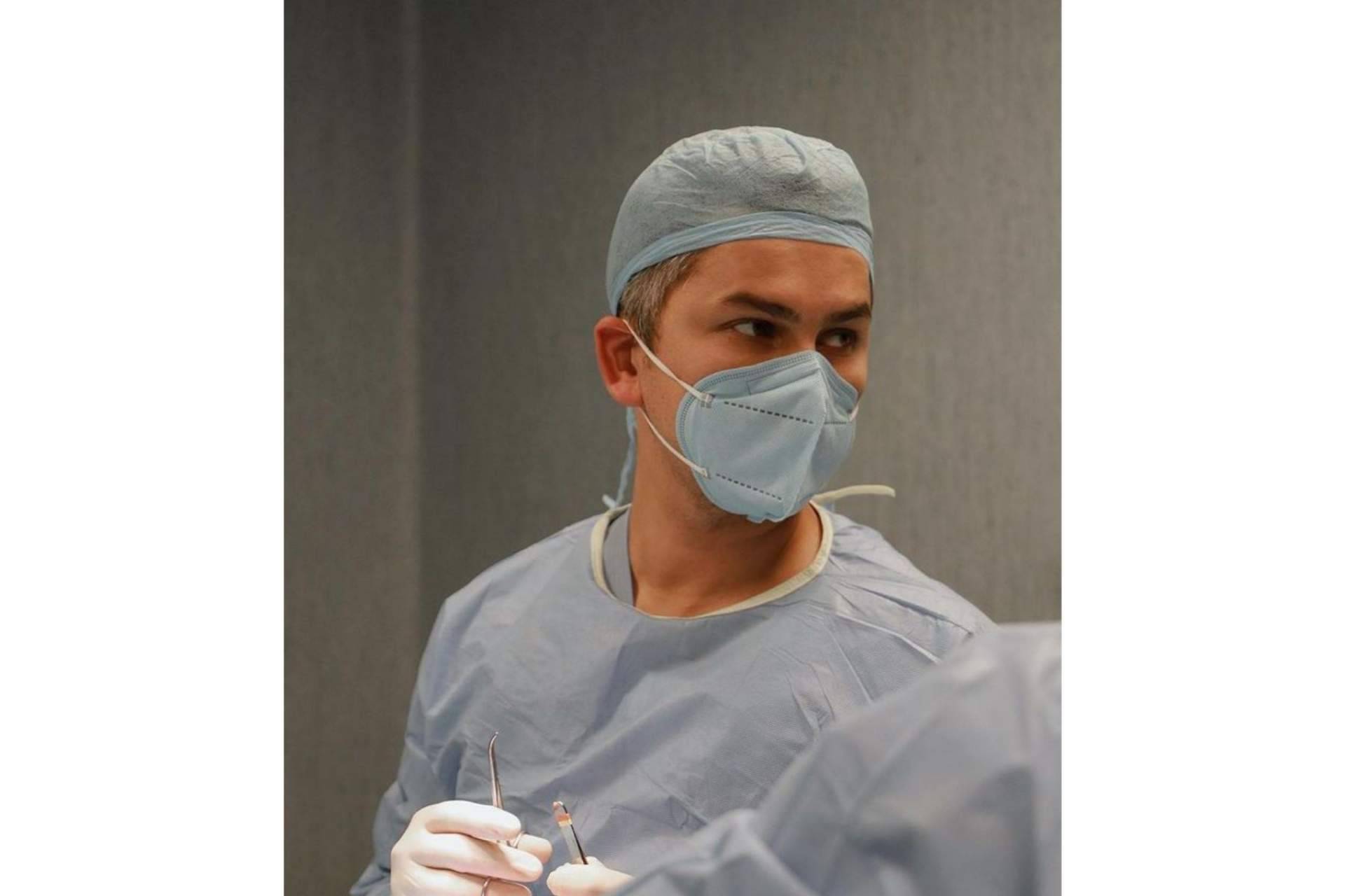 El doctor Castellar revitaliza la expresión facial de mujeres y hombres con sus tratamientos estéticos
