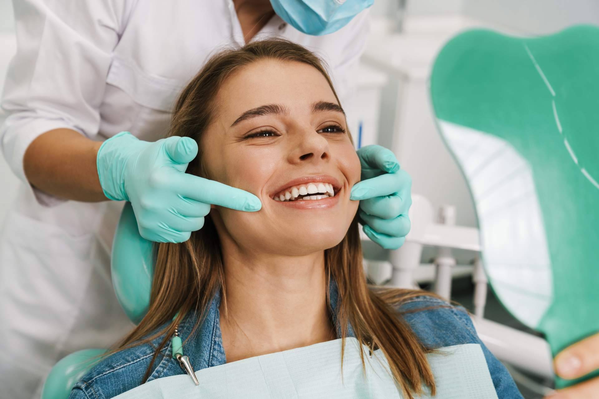 ¿Qué es el blanqueamiento dental?, por Bucalia