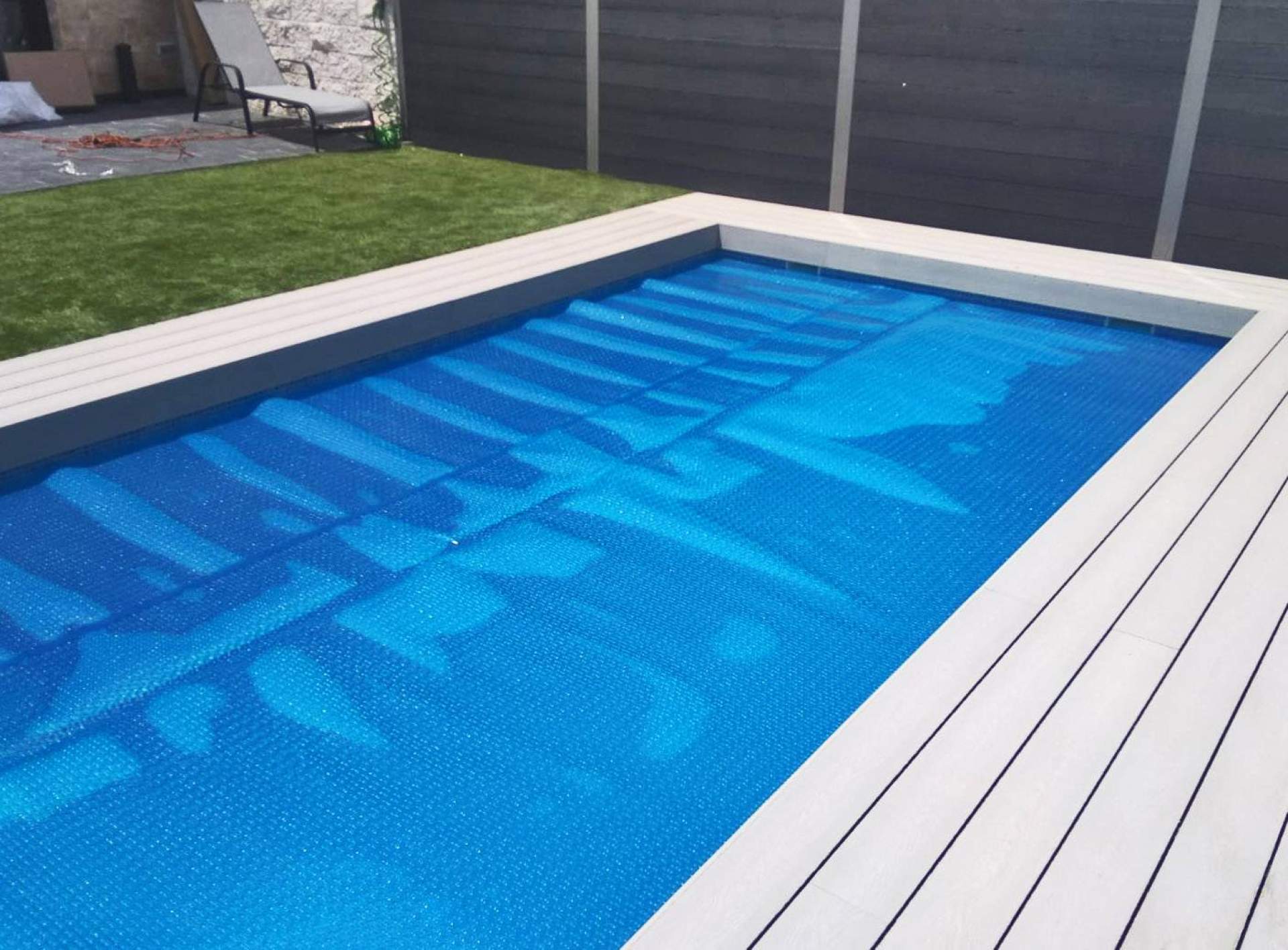 Toldos Picasso dispone de cobertores para piscinas en cada estación del año