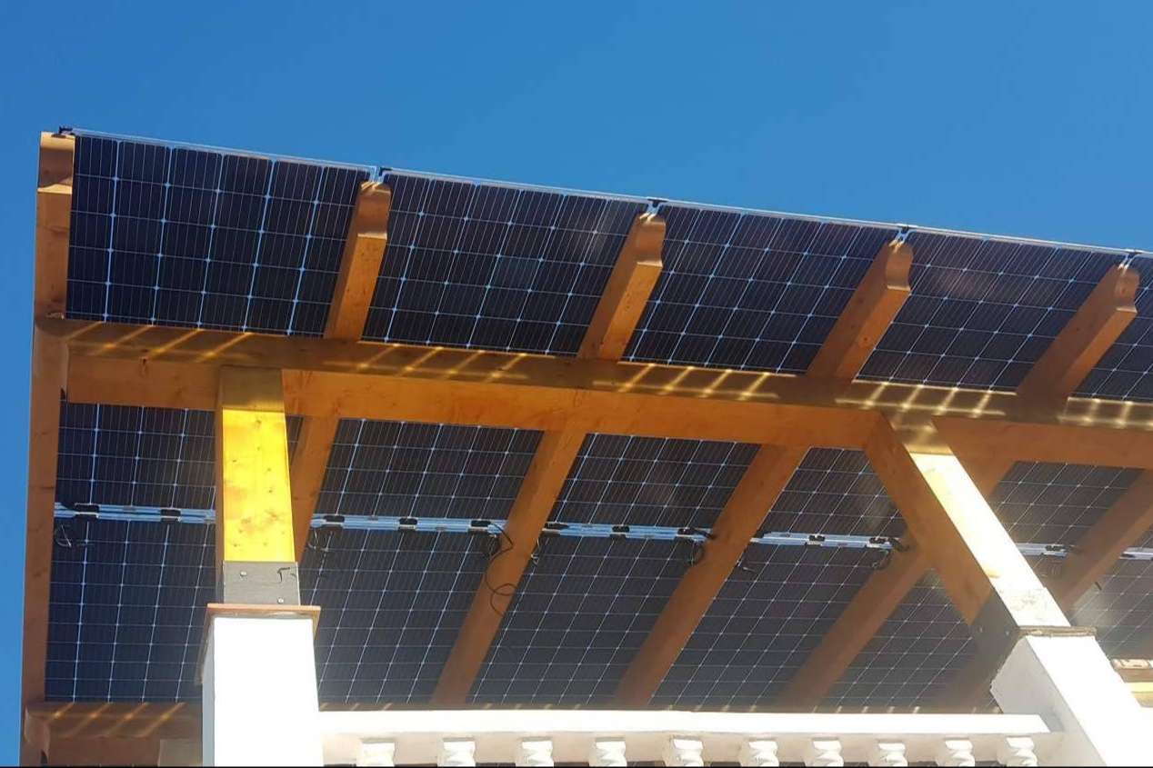 Alternativas para producir energía solar: la pérgola solar fotovoltaica de Solar Energy