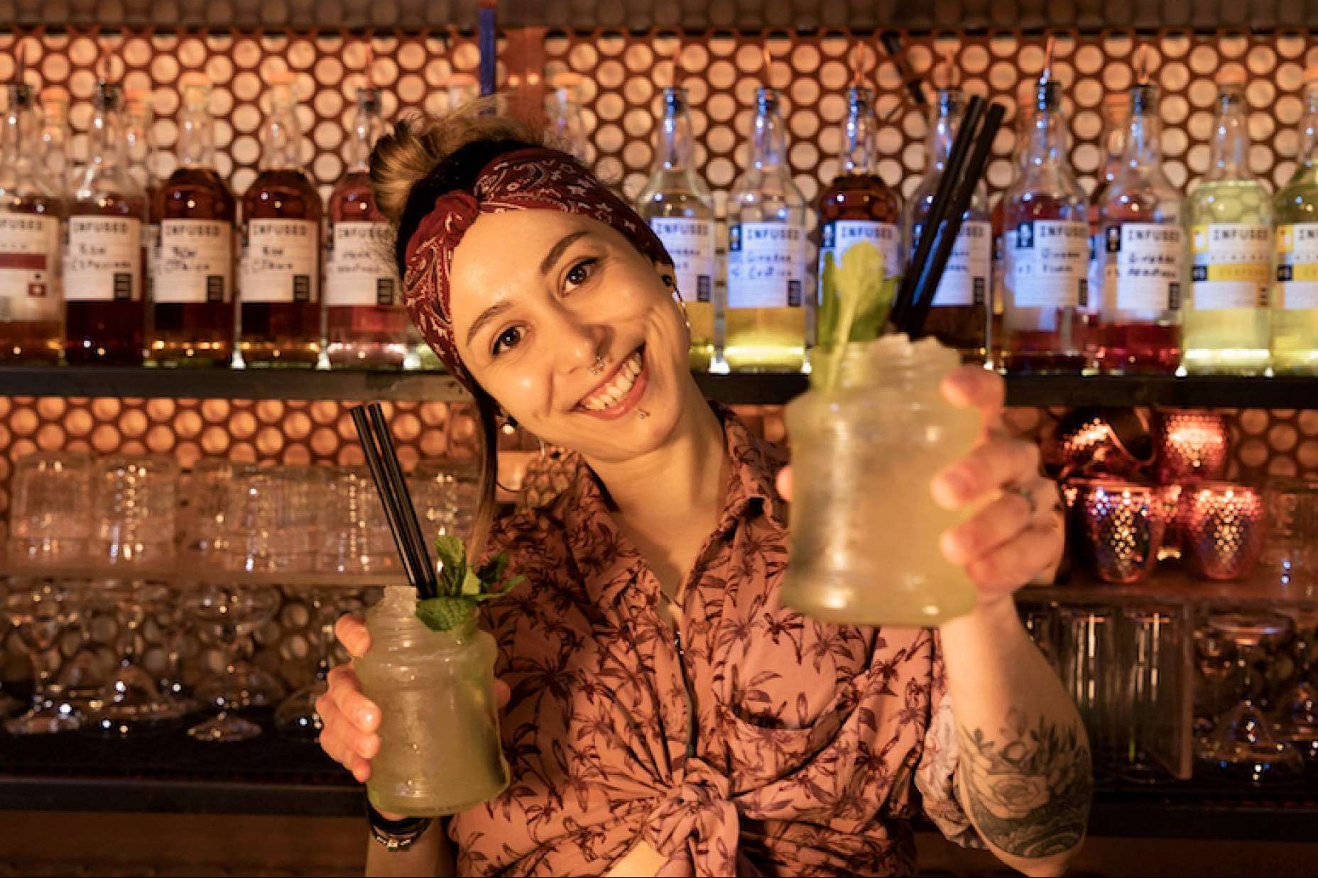 Barmaid: las mujeres ganan terreno en el sector del bartending, según ESCOM