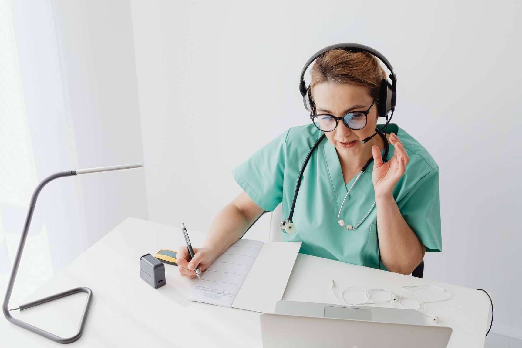 Elba Trad proporciona un servicio de traducciones médicas en más de 260 idiomas