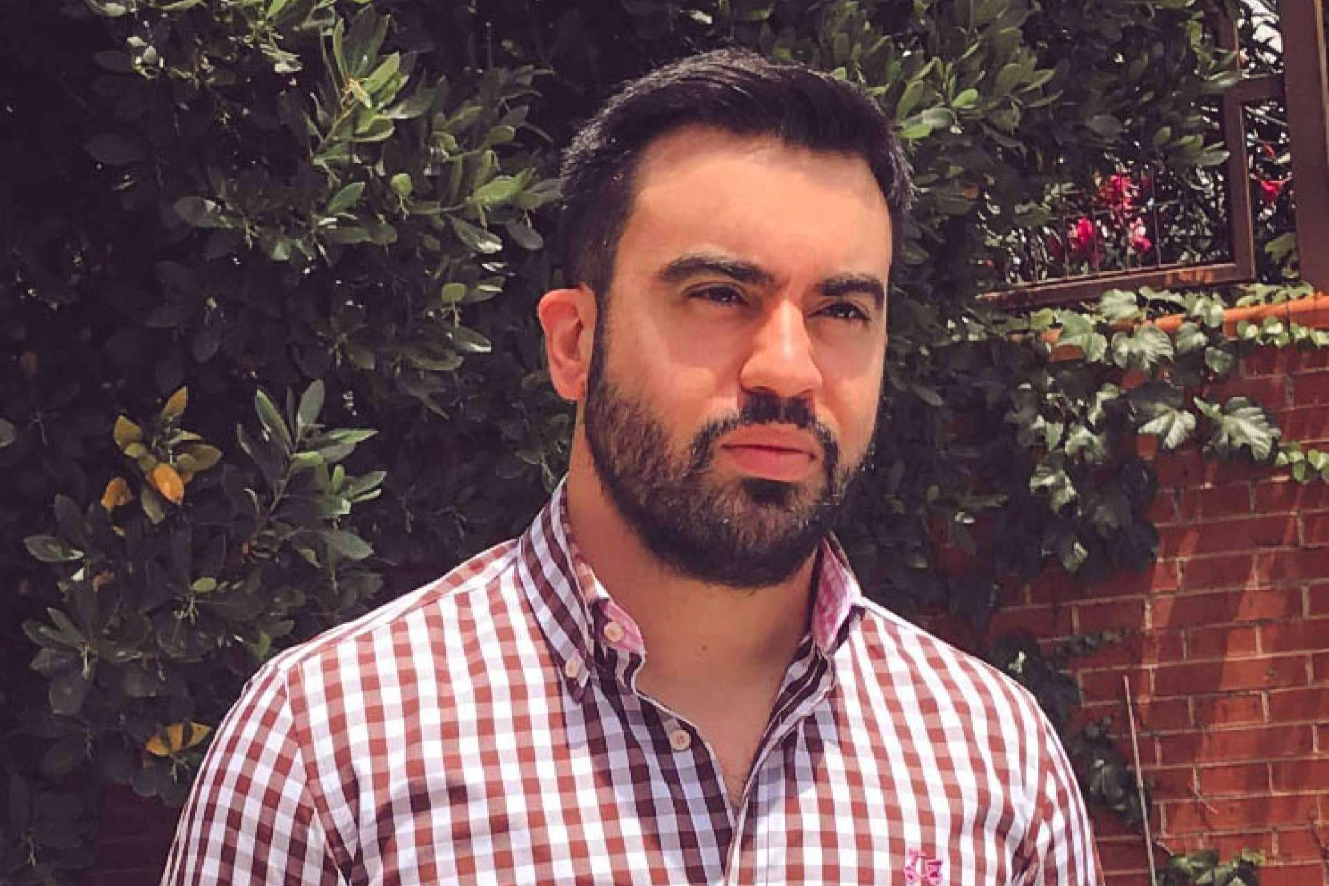Jorge Perales Nieto presenta su primer libro, ‘Mirando al mar, soñé’