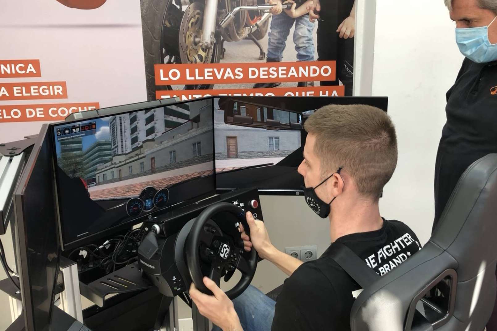 Simumak extiende la formación virtual con el simulador de coche diseñado para autoescuelas