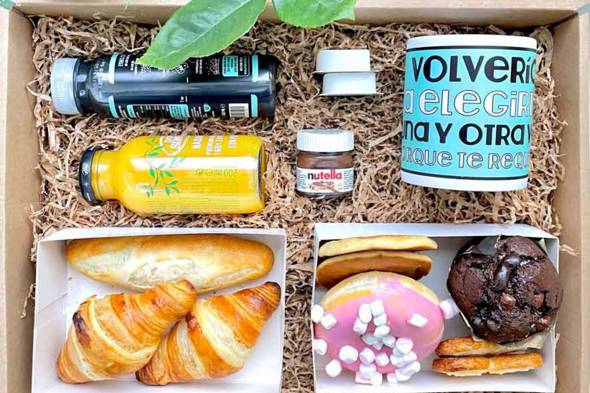 Las flores son el complemento perfecto para las cajas gourmet de regalo de Las Flores No Se Comen