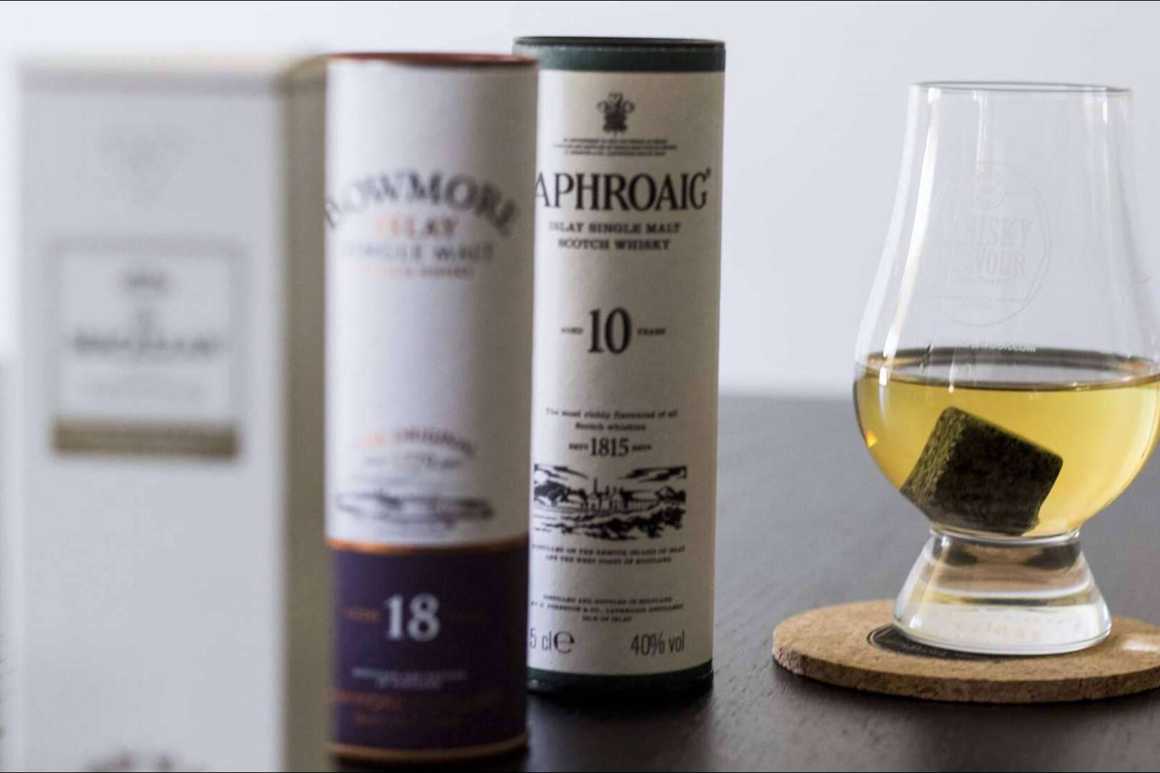 La caja de suscripción es una idea de regalo original para los amantes del whisky