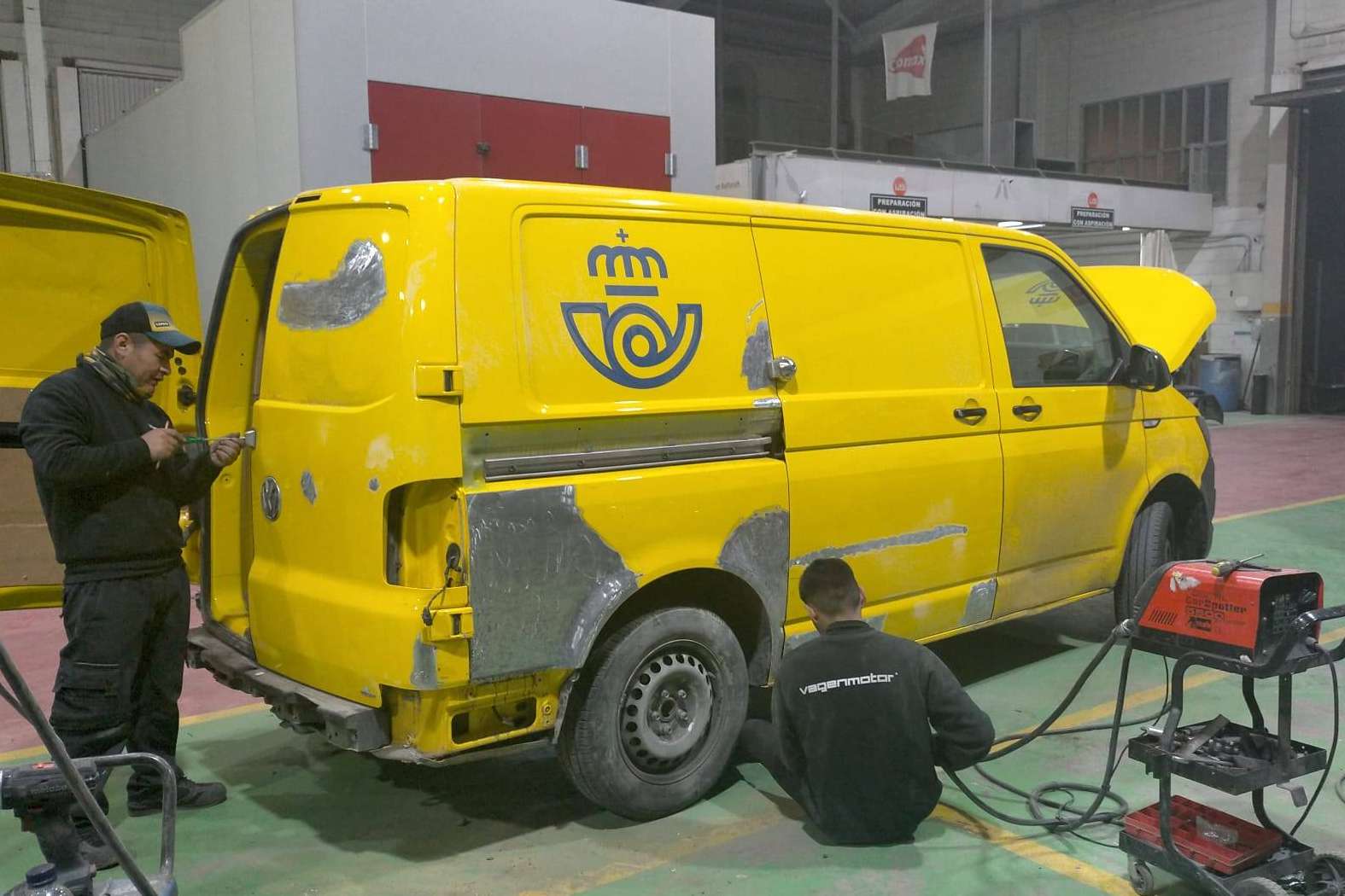 Taller de chapa y pintura en Ripollet especialista en pintura de vehículos industriales