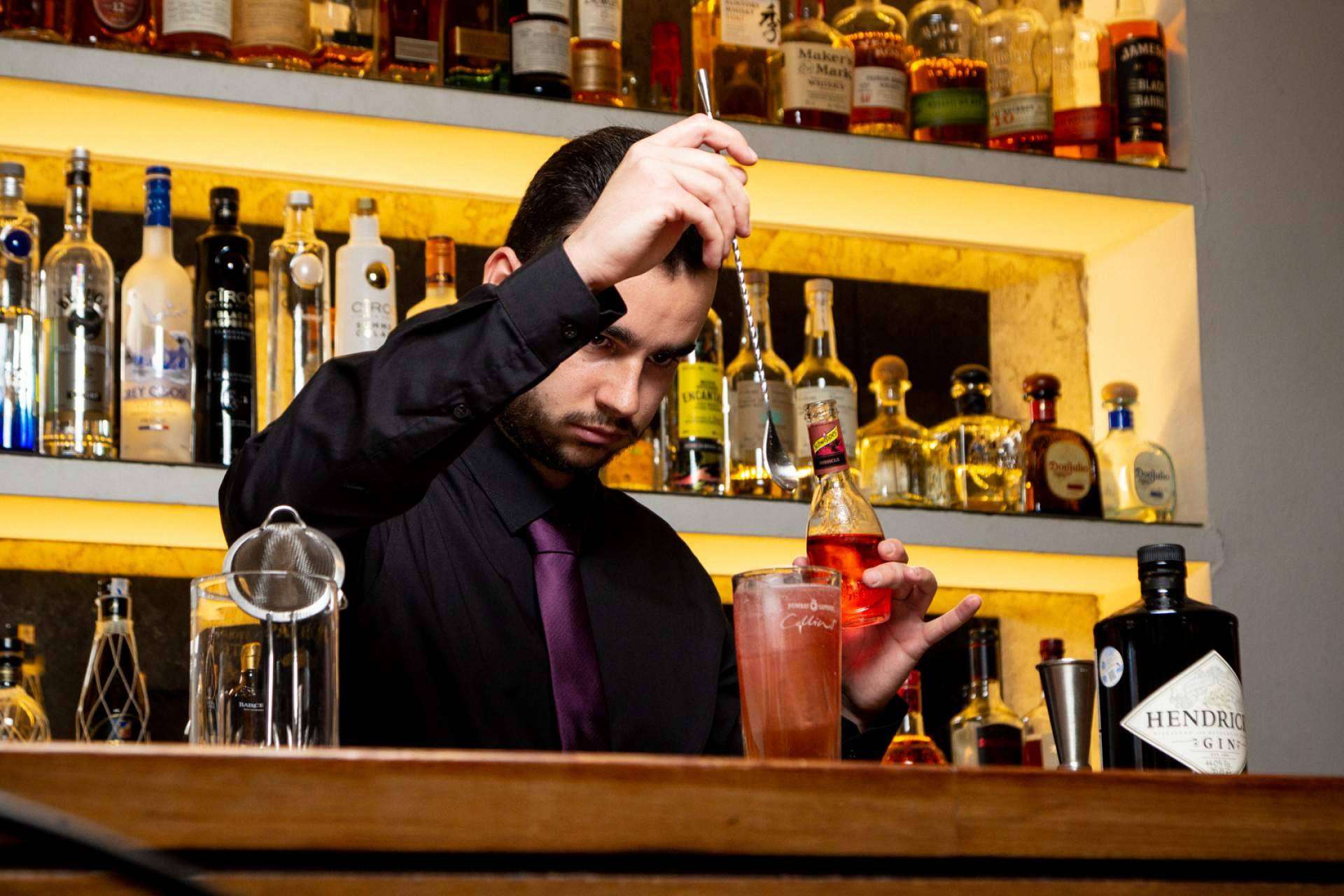 Por qué elegir el curso profesional bartender, por Escuela Coctelería