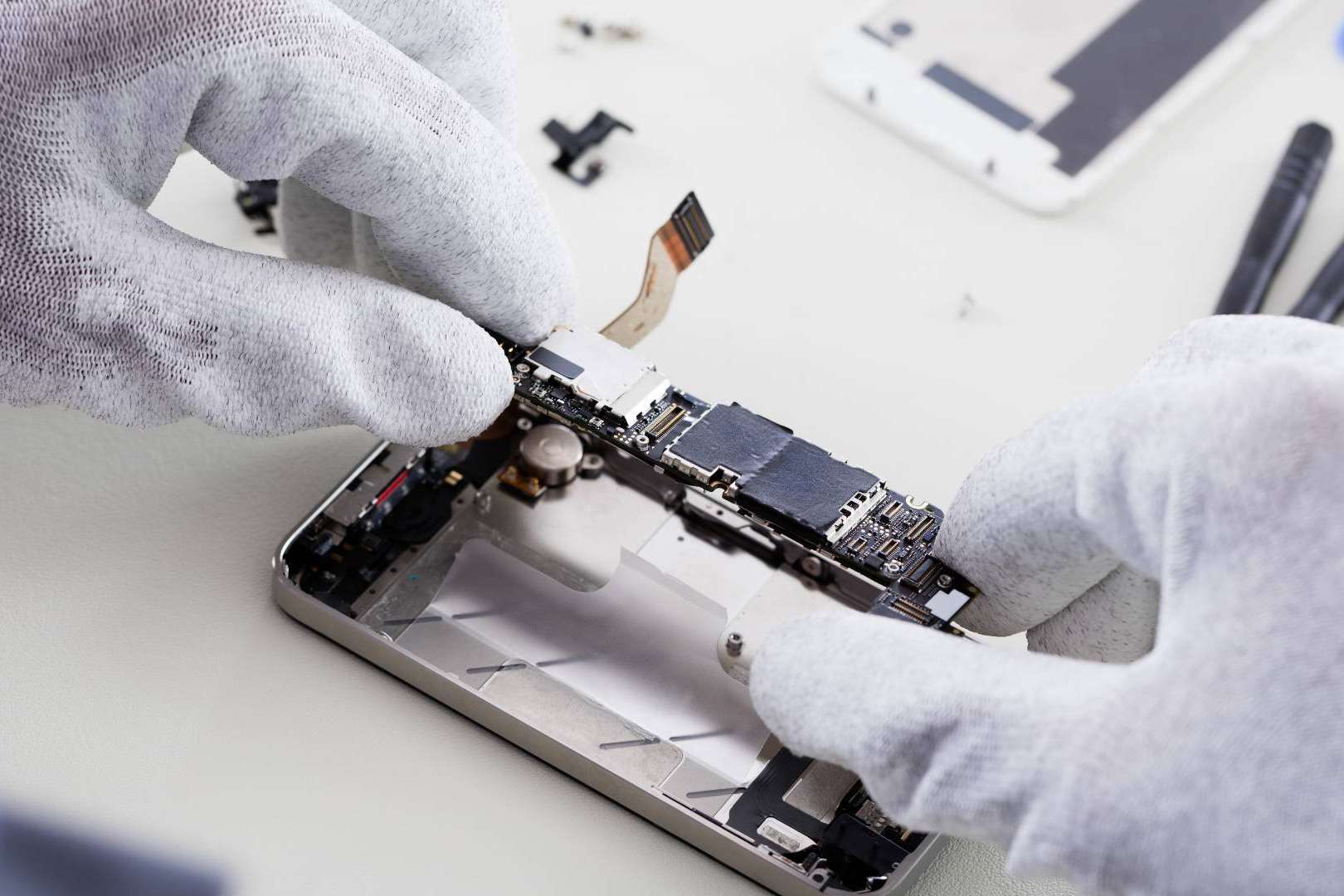 La nueva forma de reparar o vender tecnología, con Saveshop.es